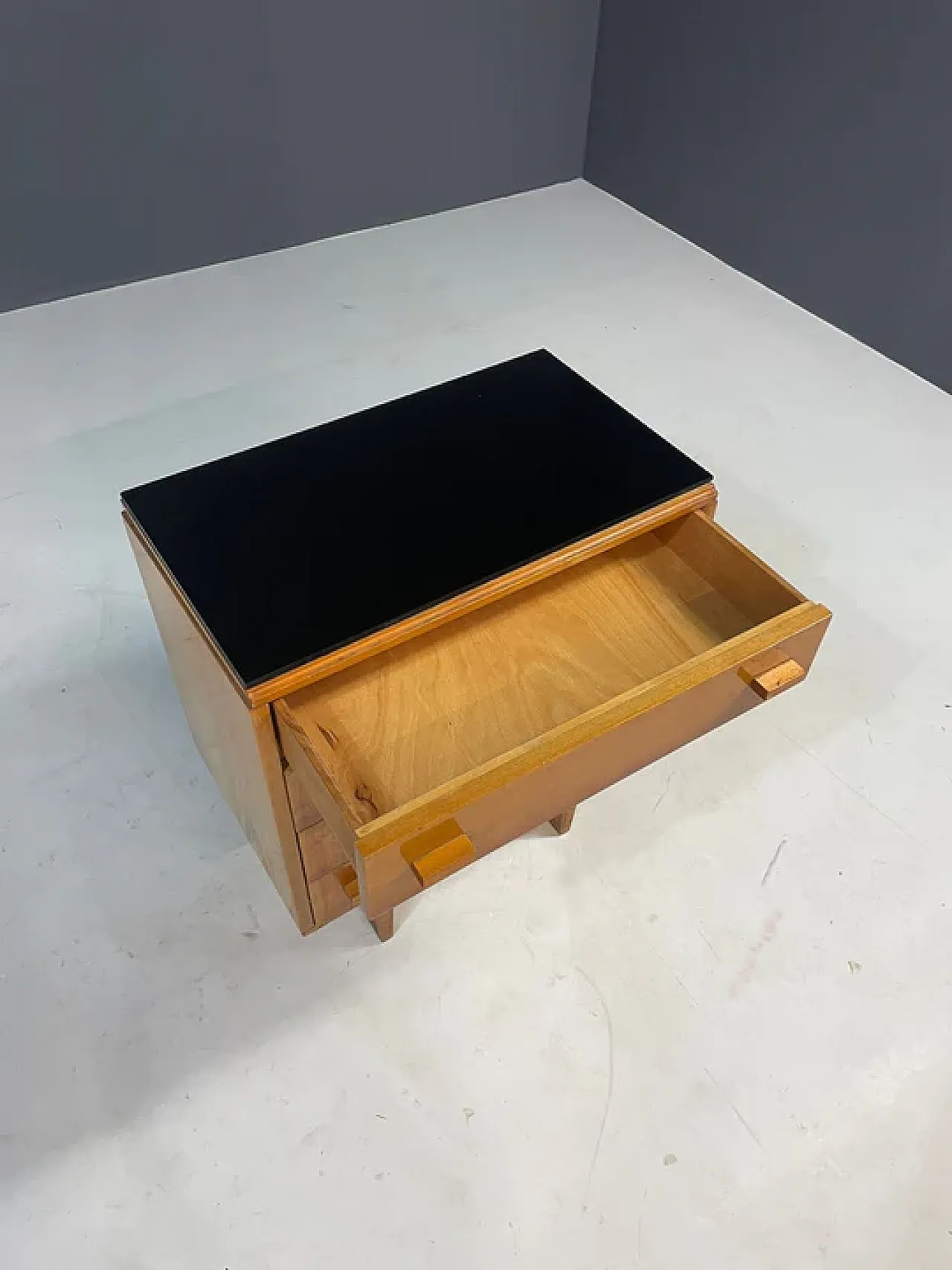 Coppia di comodini in legno di Nový Domov, anni '70 11