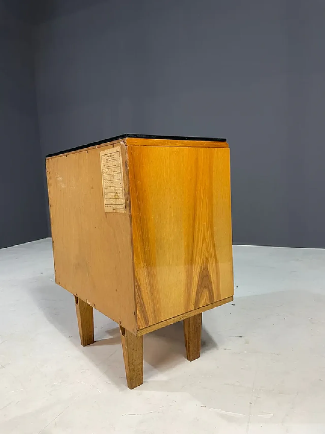 Coppia di comodini in legno di Nový Domov, anni '70 12