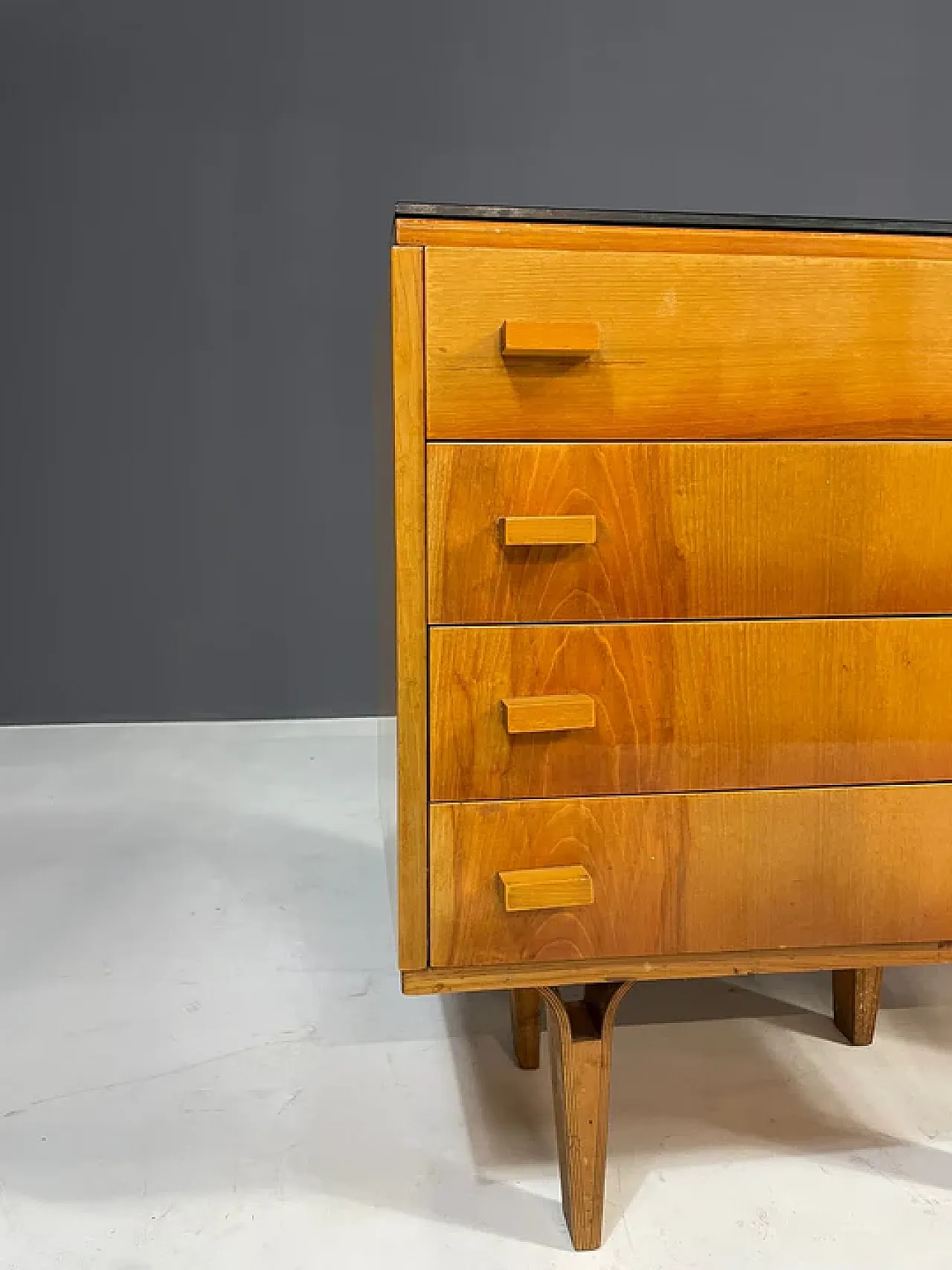 Coppia di comodini in legno di Nový Domov, anni '70 13