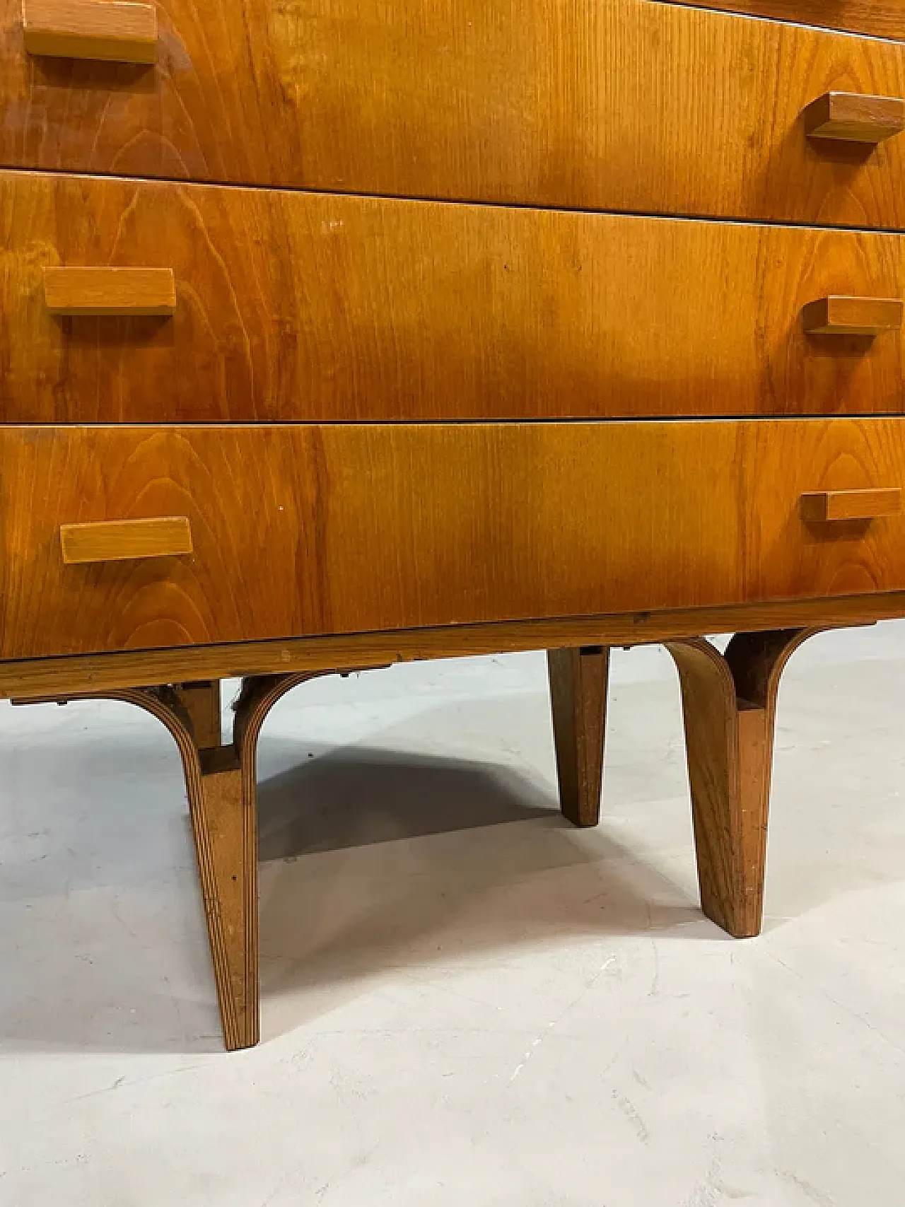 Coppia di comodini in legno di Nový Domov, anni '70 14