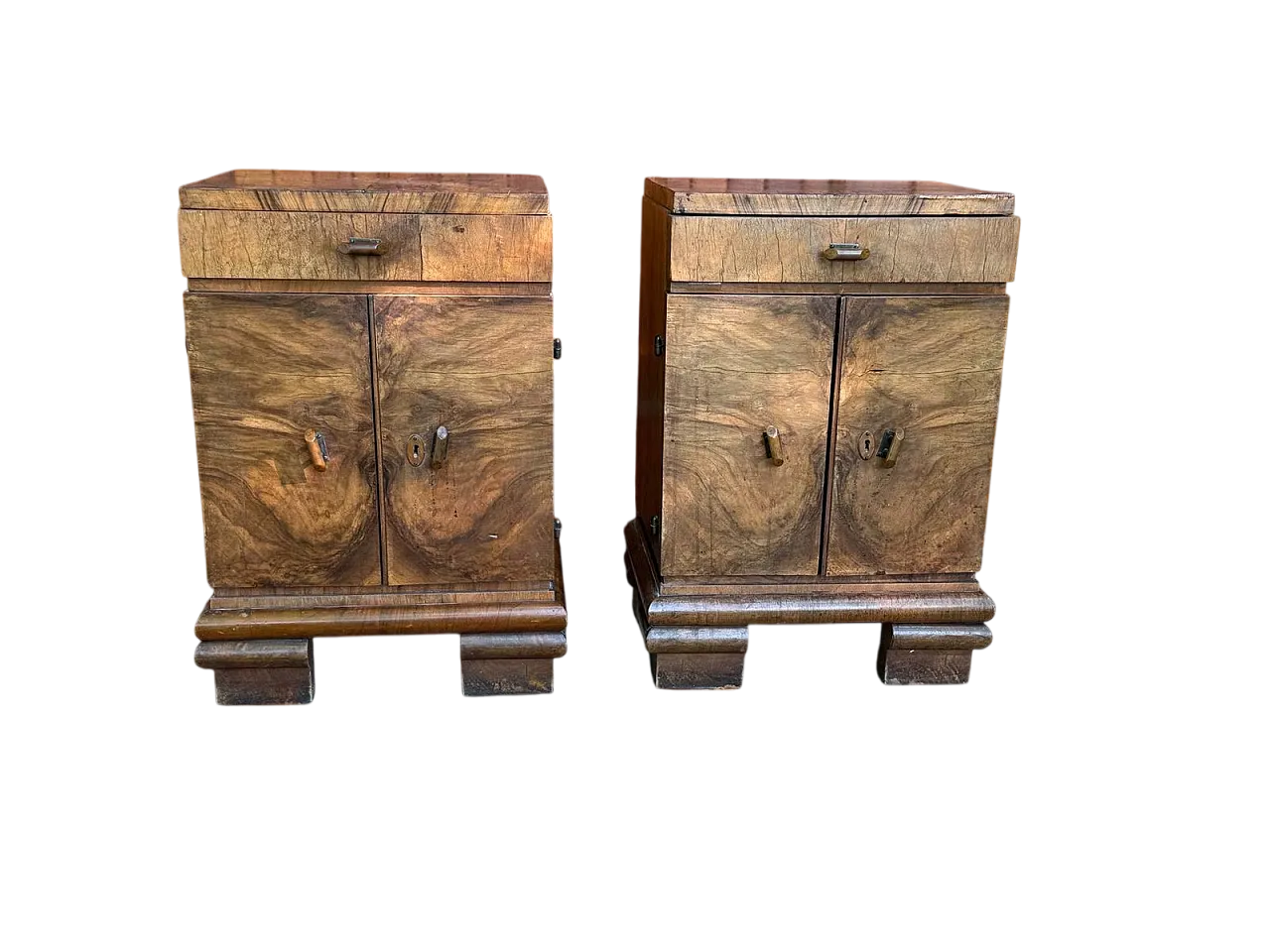 Coppia di cassettiere Art Déco impiallacciate in noce, anni '20 8