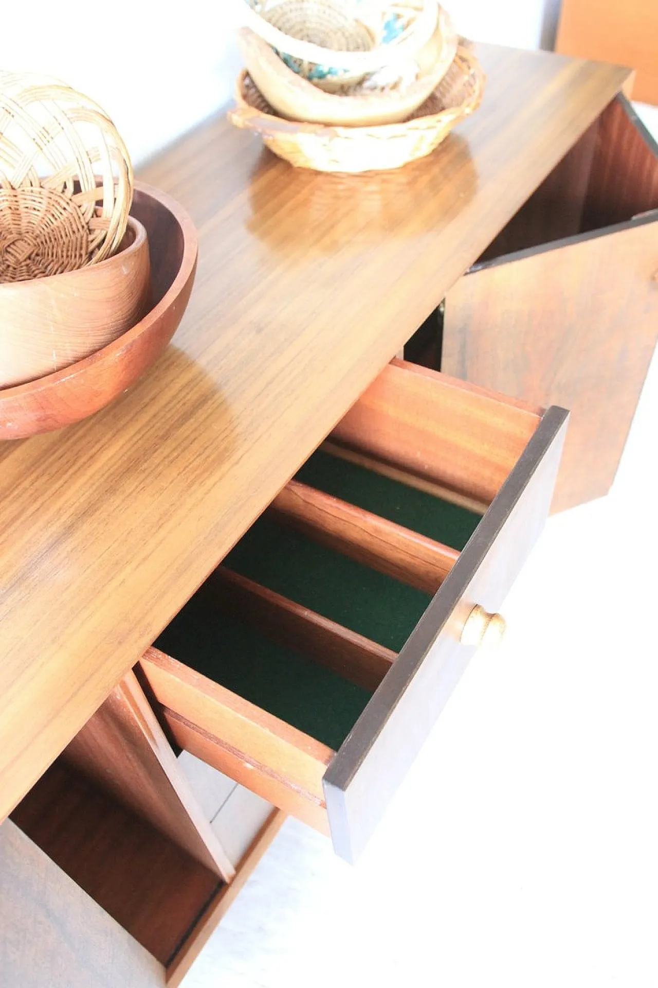 Credenza Mid-Century moderna con venature del legno, anni '60 4