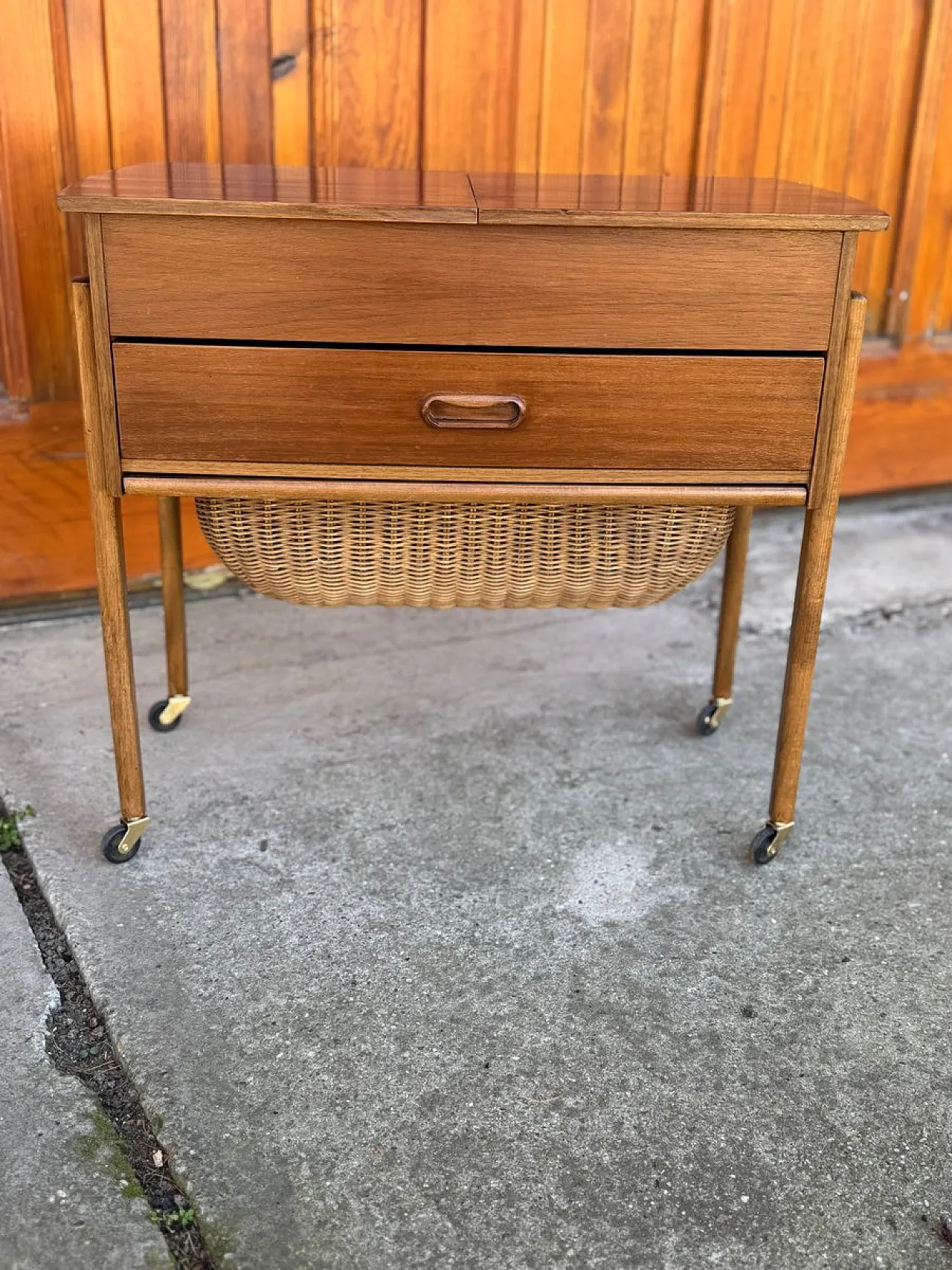 Carrello moderno in teak e vimini, Danimarca, anni '60 1