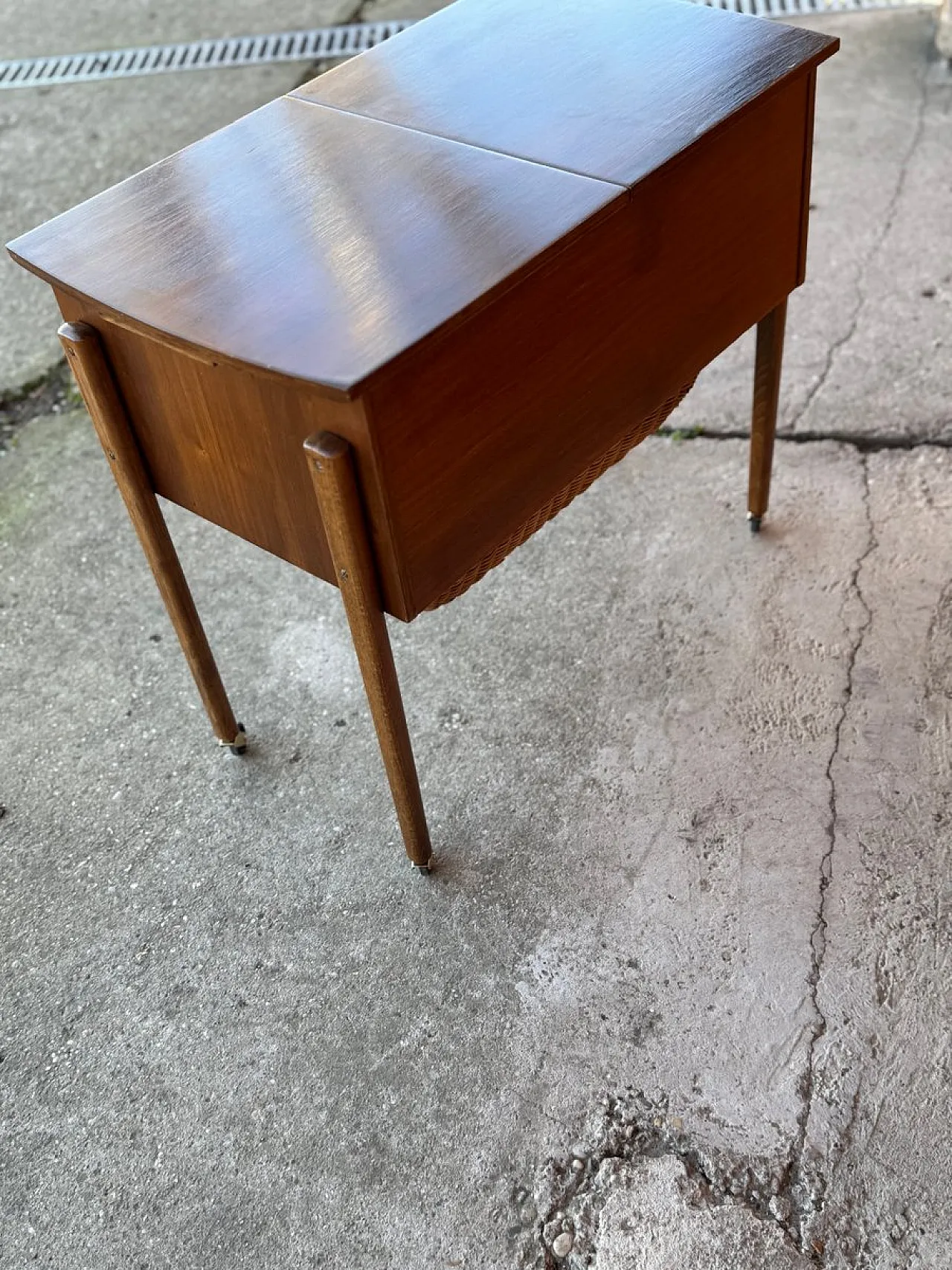 Carrello moderno in teak e vimini, Danimarca, anni '60 5
