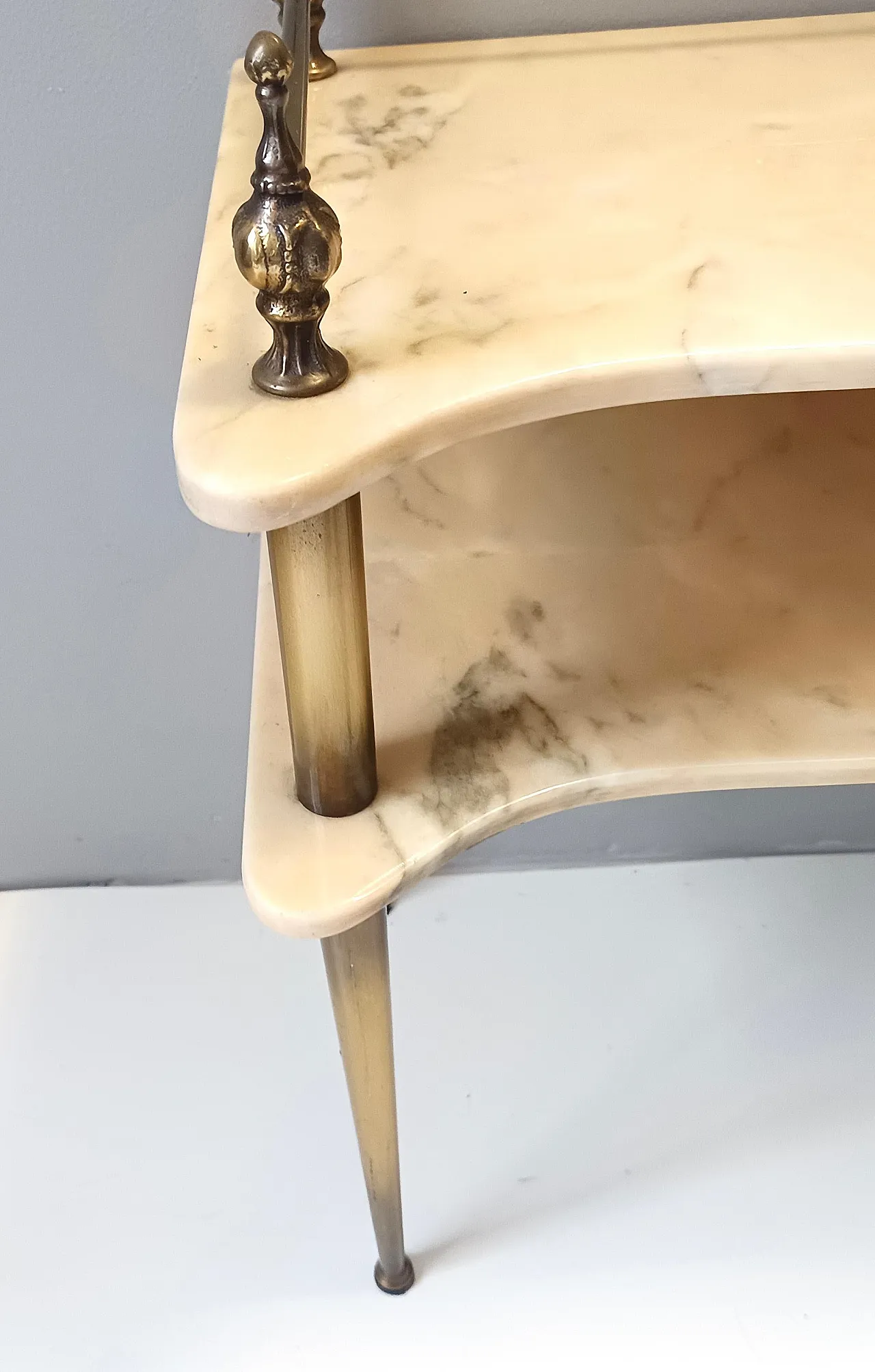 Pair of consoles with marble tops and brass legs, 1960s 9