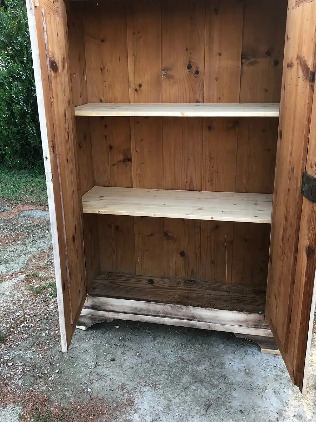 Armadio matrimoniale con motivo floreale dipinto a mano, '900 3