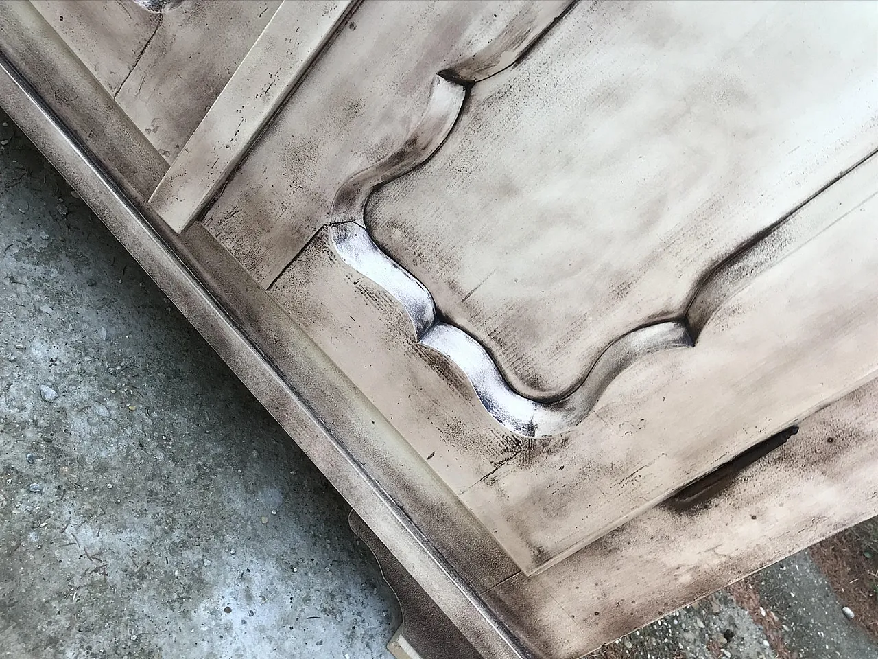 Armadio matrimoniale con motivo floreale dipinto a mano, '900 5