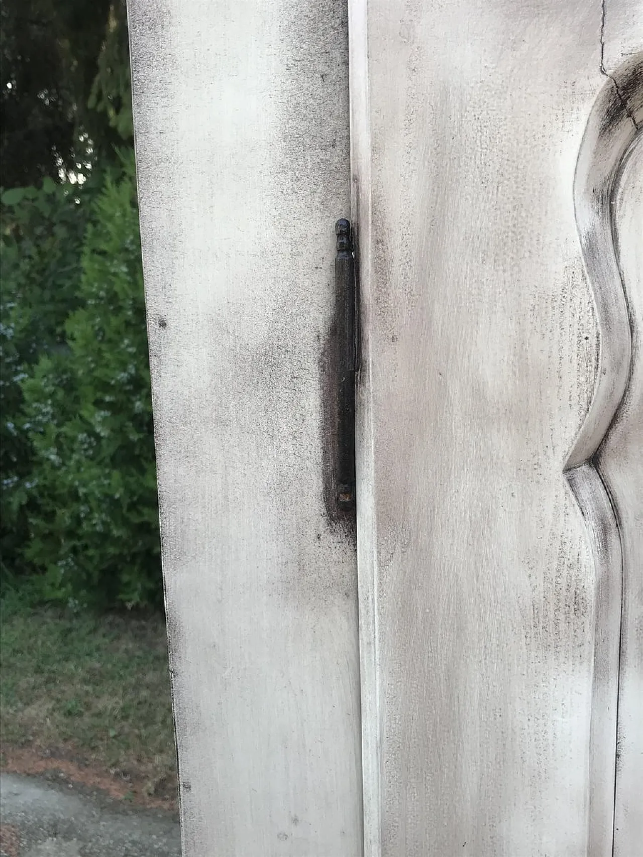 Armadio matrimoniale con motivo floreale dipinto a mano, '900 8