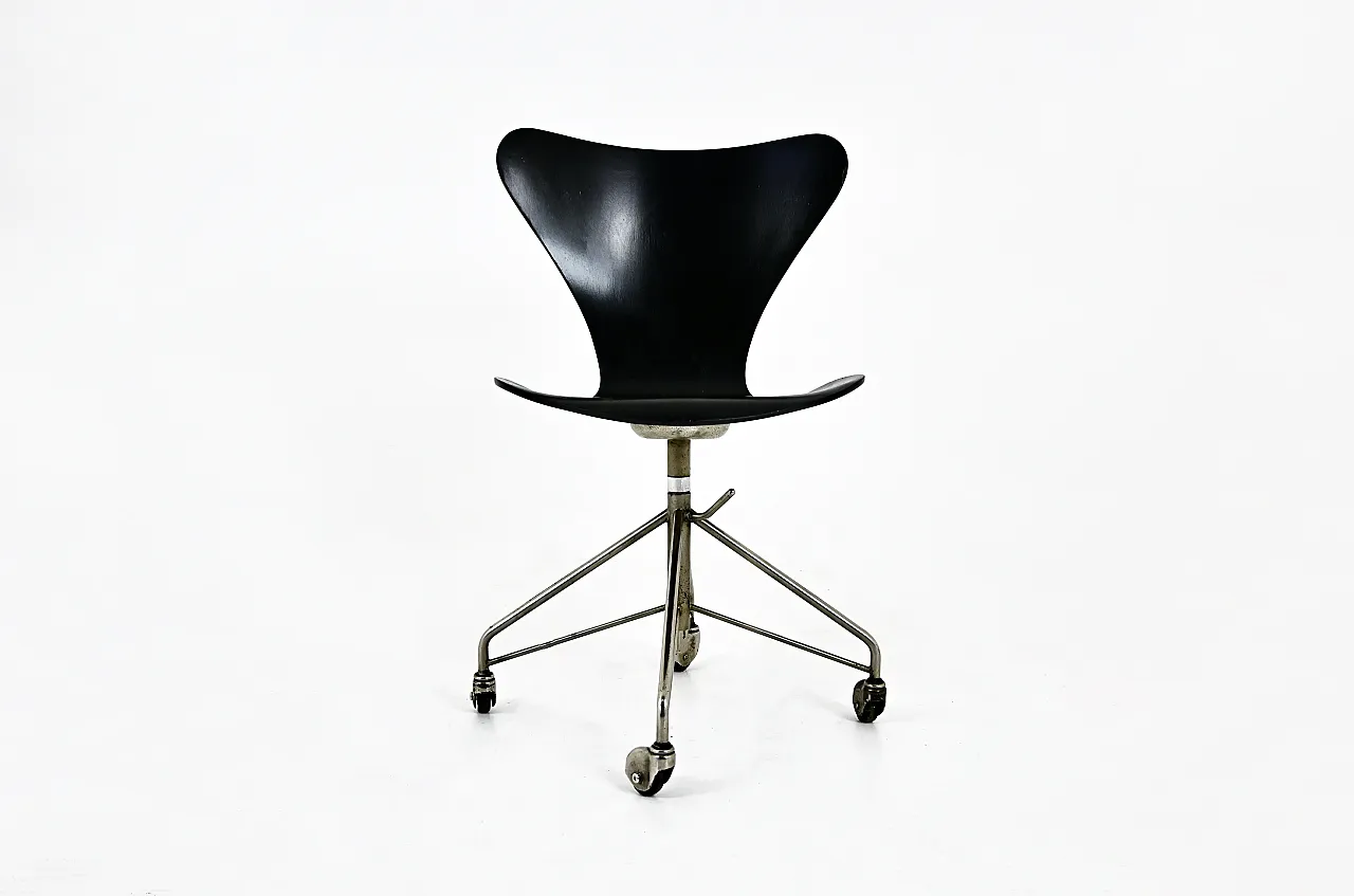 Sedia modello 3217 di Arne Jacobsen per Fritz Hansen, anni '60 2