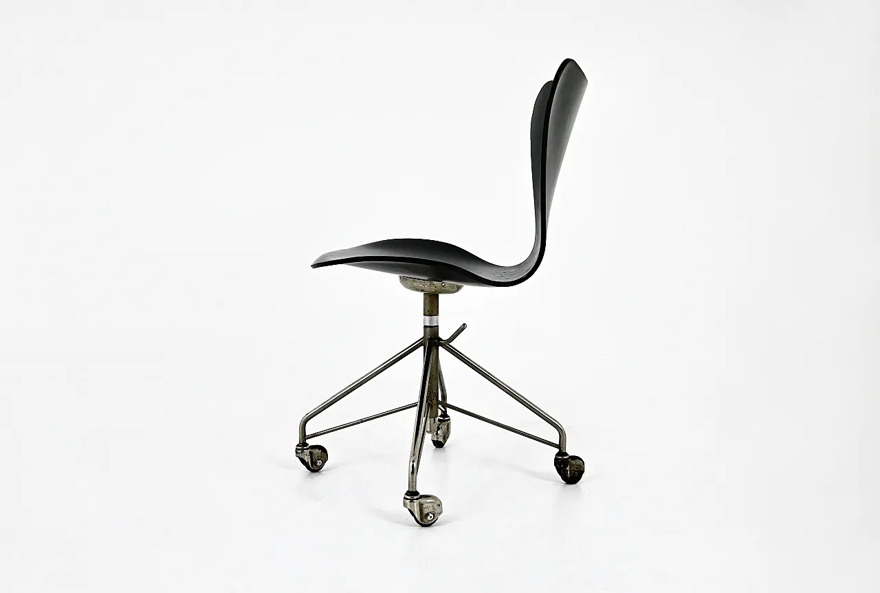 Sedia modello 3217 di Arne Jacobsen per Fritz Hansen, anni '60 3