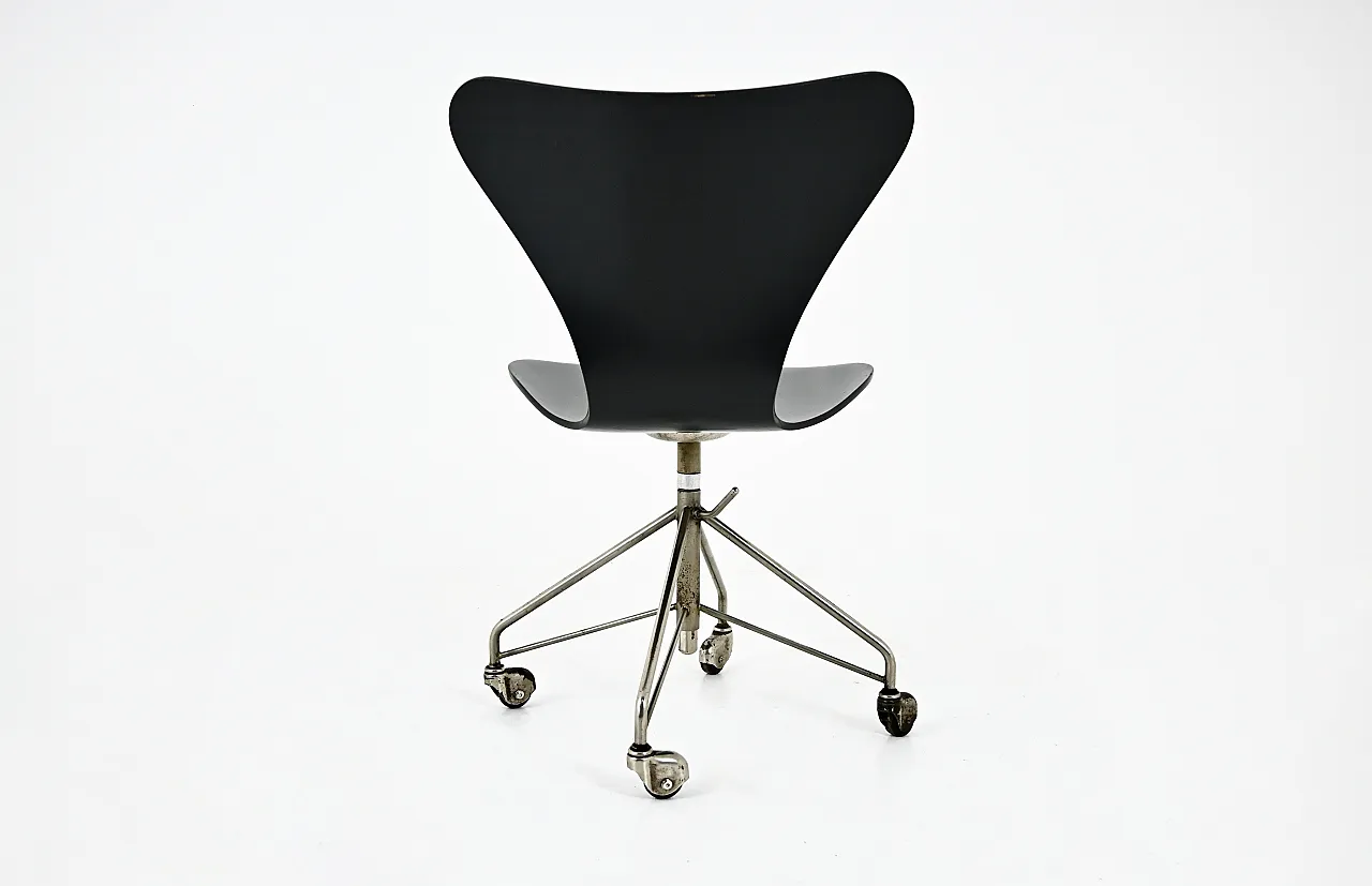 Sedia modello 3217 di Arne Jacobsen per Fritz Hansen, anni '60 4
