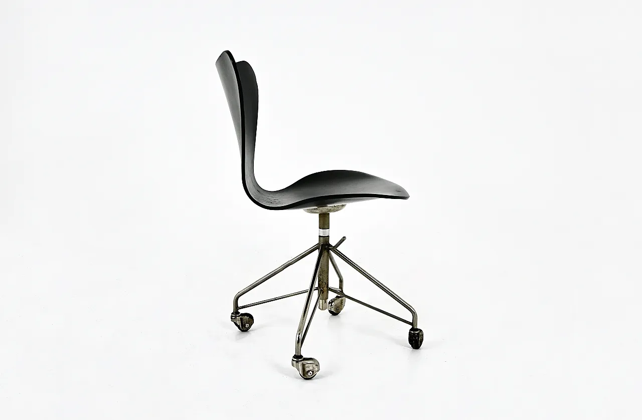 Sedia modello 3217 di Arne Jacobsen per Fritz Hansen, anni '60 5