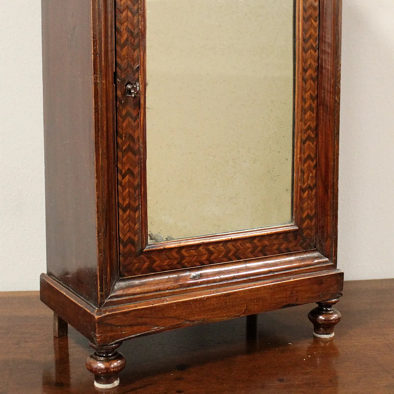 Modellino miniatura armadio-monetiere in noce intarsiato, '800 10