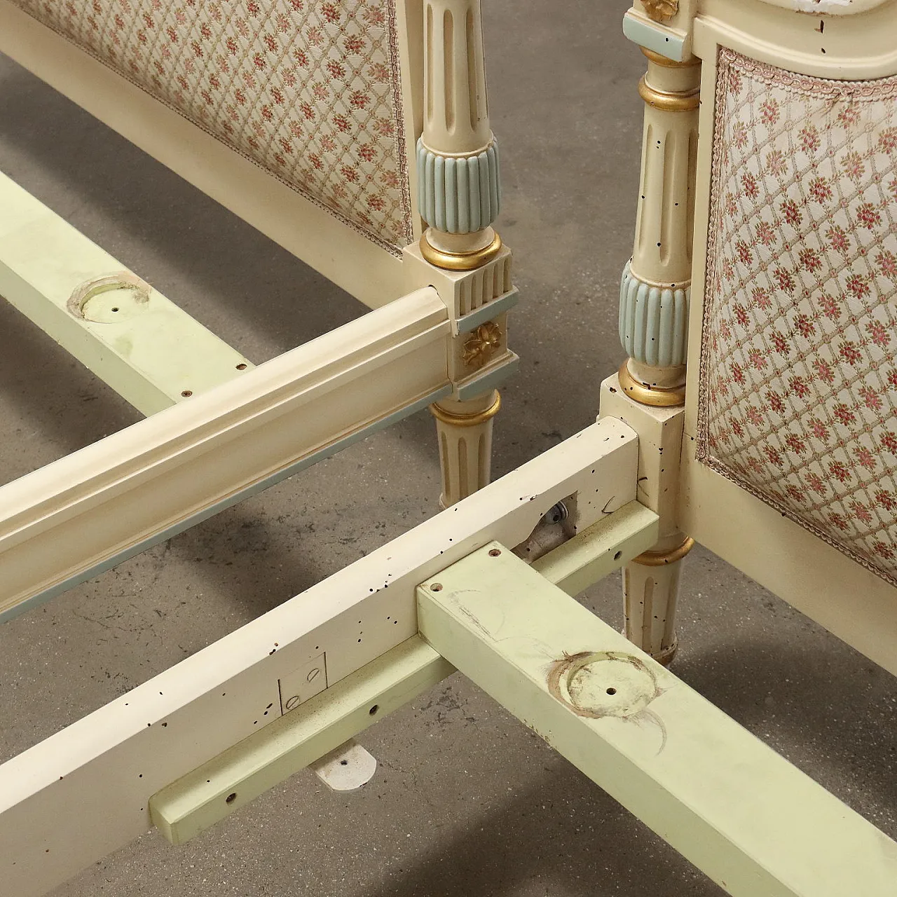 Coppia di letti neoclassici in legno laccato, '900 7