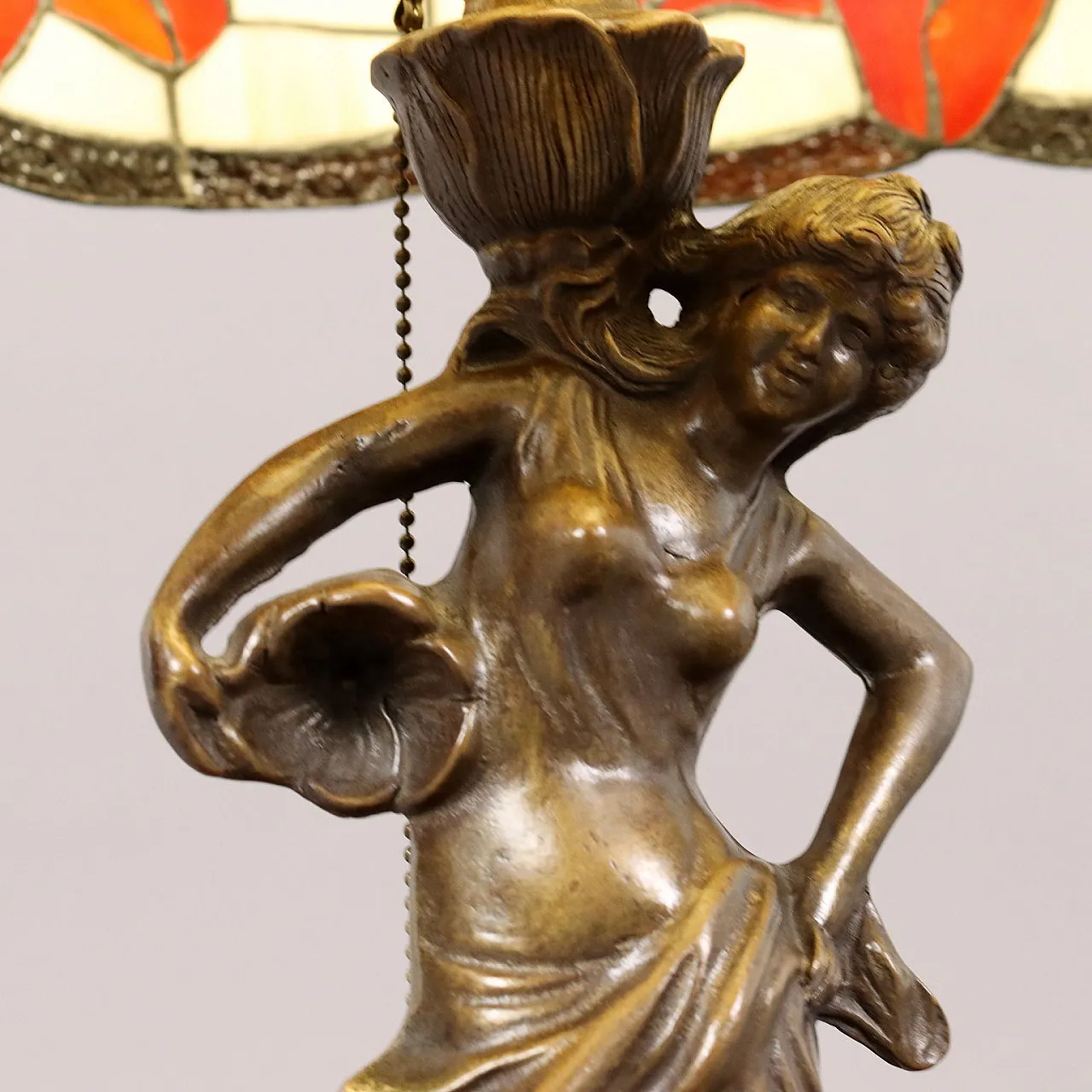 Tiffany-style bronze lamp with glass shade, 20th century 4