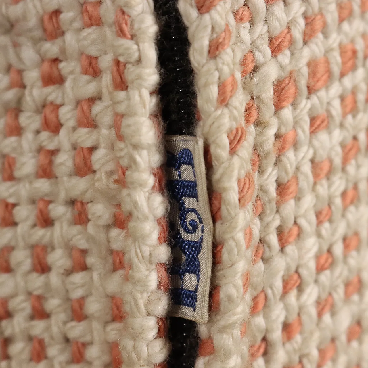 Pink and white Le Bambole daybed by Mario Bellini for B&B Italia, 1970s 10