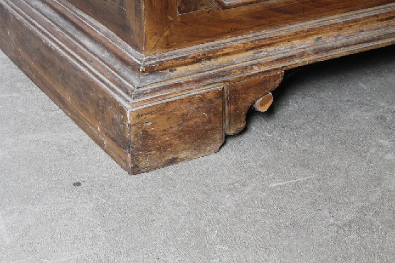 Cassapanca in noce massello reggiana con losanghe, '600 7