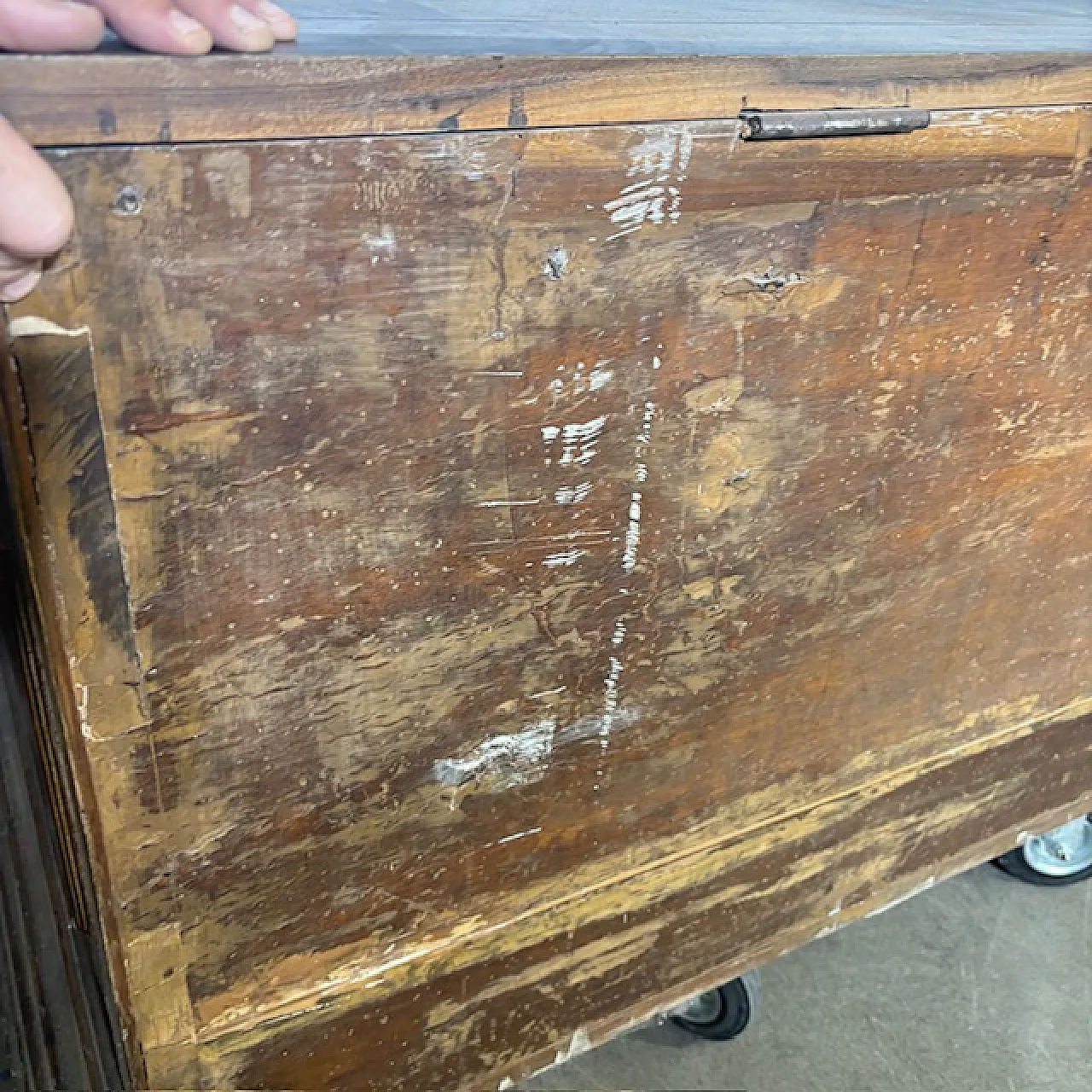 Cassapanca in noce massello reggiana con losanghe, '600 9