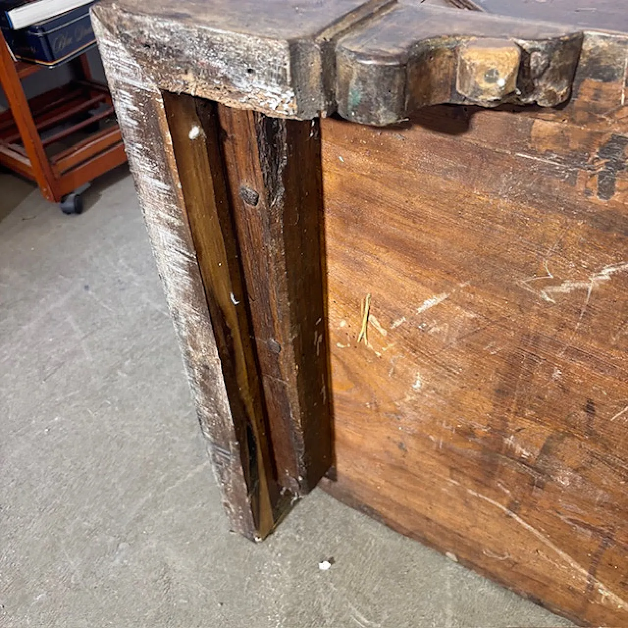 Cassapanca in noce massello reggiana con losanghe, '600 15