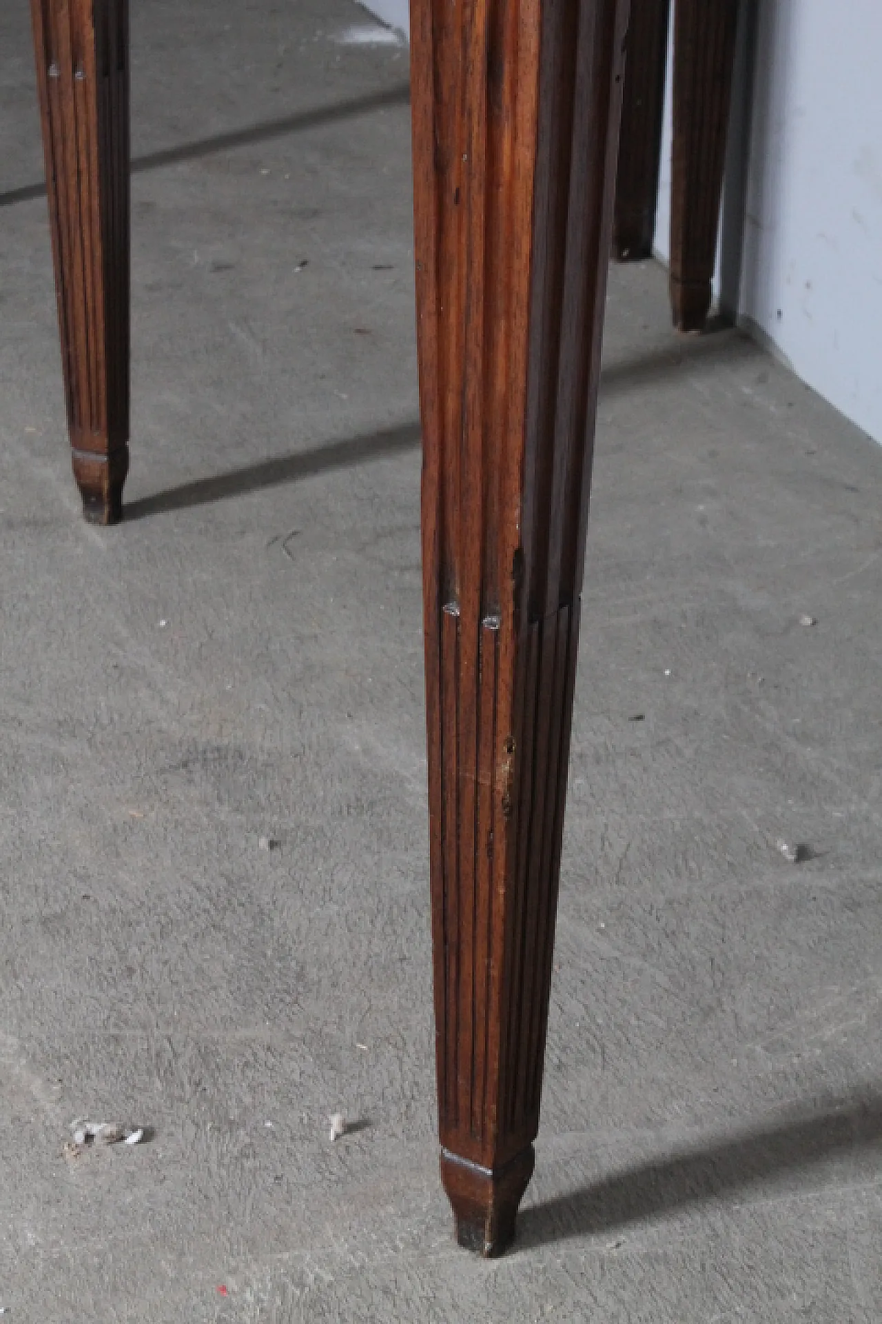 Coppia di console Luigi XVI a mezza luna in noce Parma, 1770 10