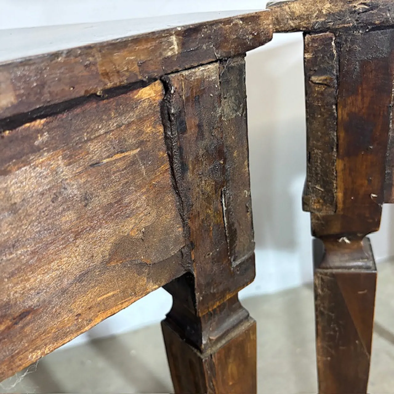 Coppia di console Luigi XVI a mezza luna in noce Parma, 1770 14