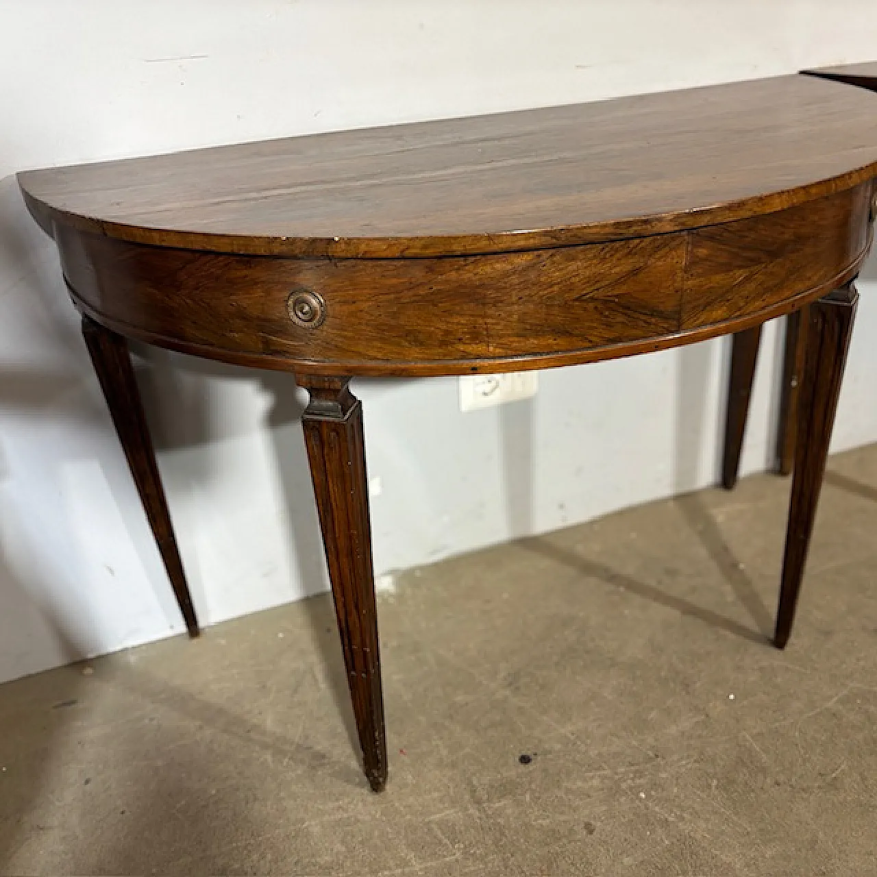 Coppia di console Luigi XVI a mezza luna in noce Parma, 1770 15