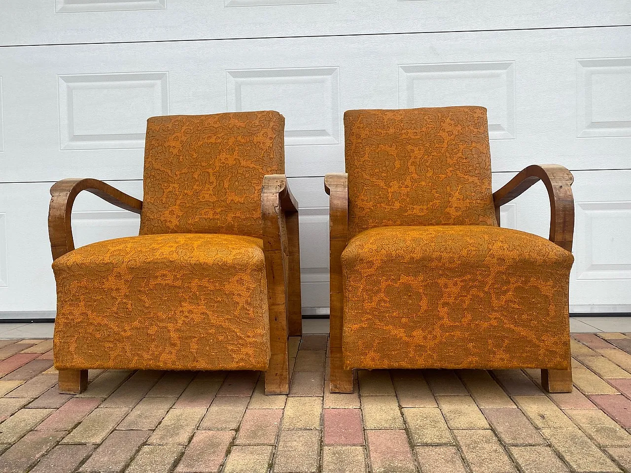 Pair of Art Deco armchairs in walnut, 1920s 1
