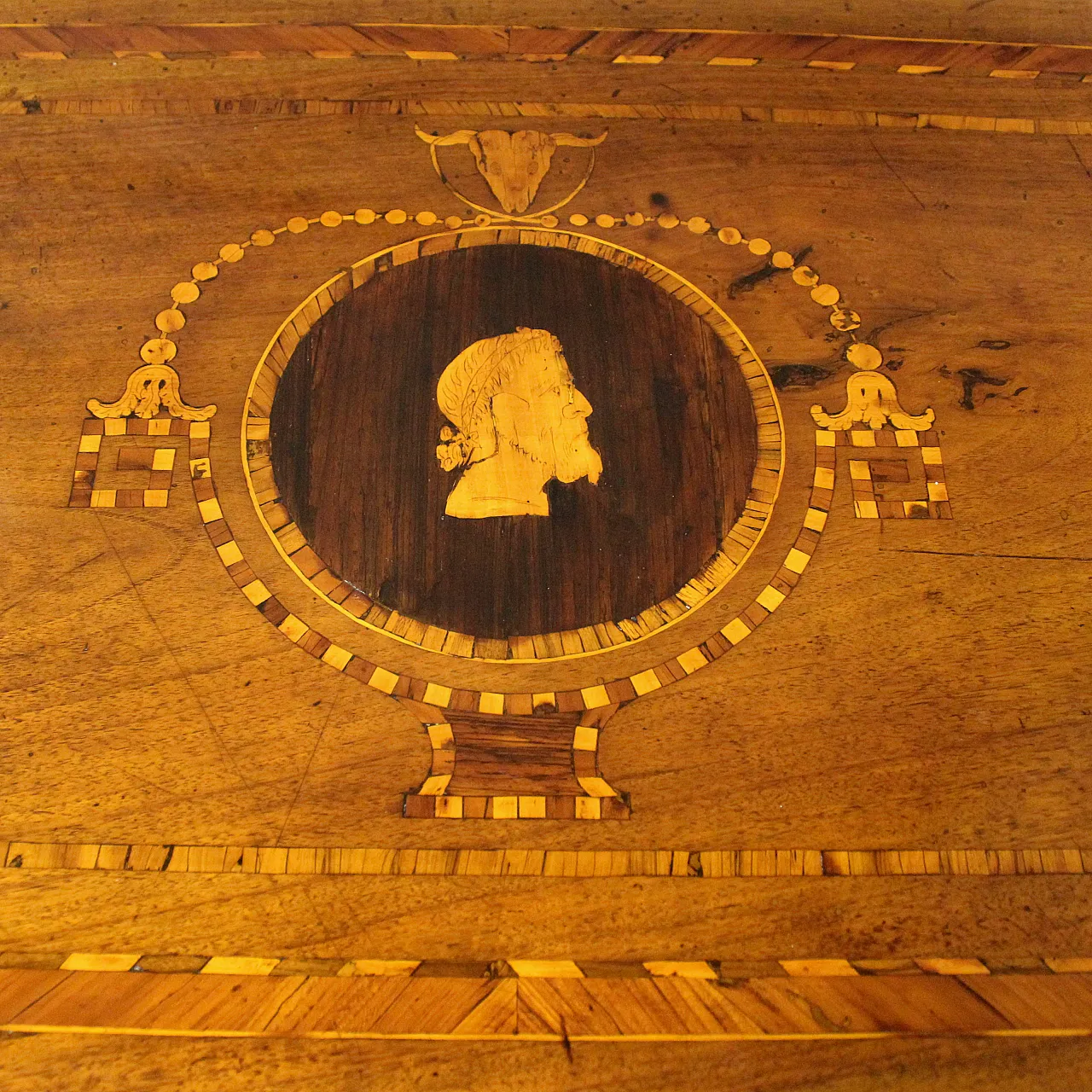 Cassettone comò Luigi XVI in noce intarsiato, '700 13