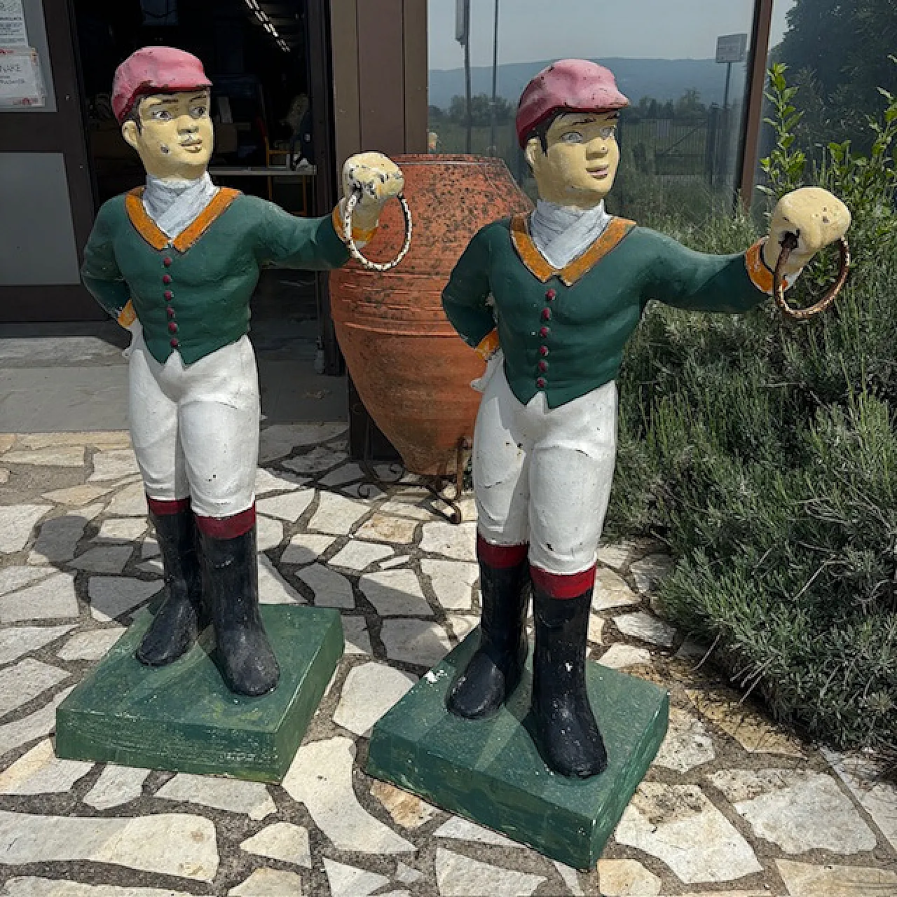 Pair of cast iron riders sculptures made in the USA, 20th century 2