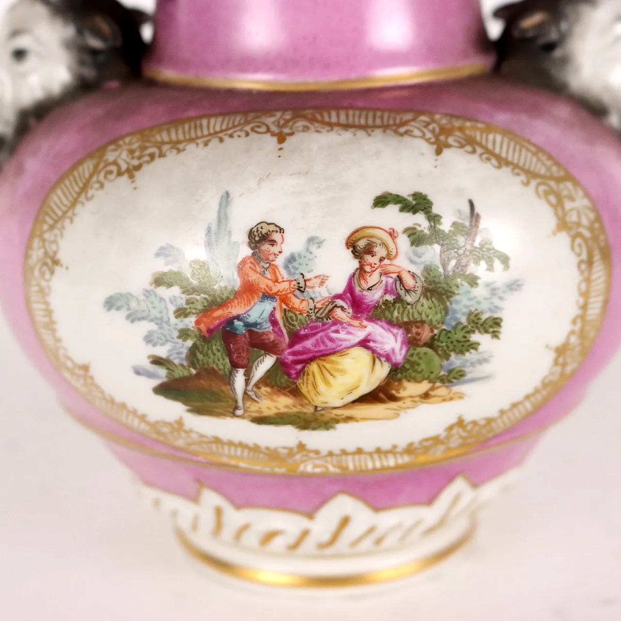 Coppia di vasi in porcellana policroma di KPM Berlin, inizio '800 10