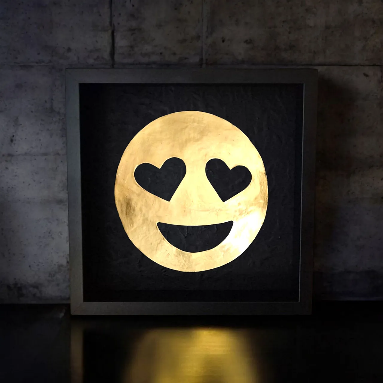 Smiley in Love emoticon 23kt gold plated in frame PopArt 1