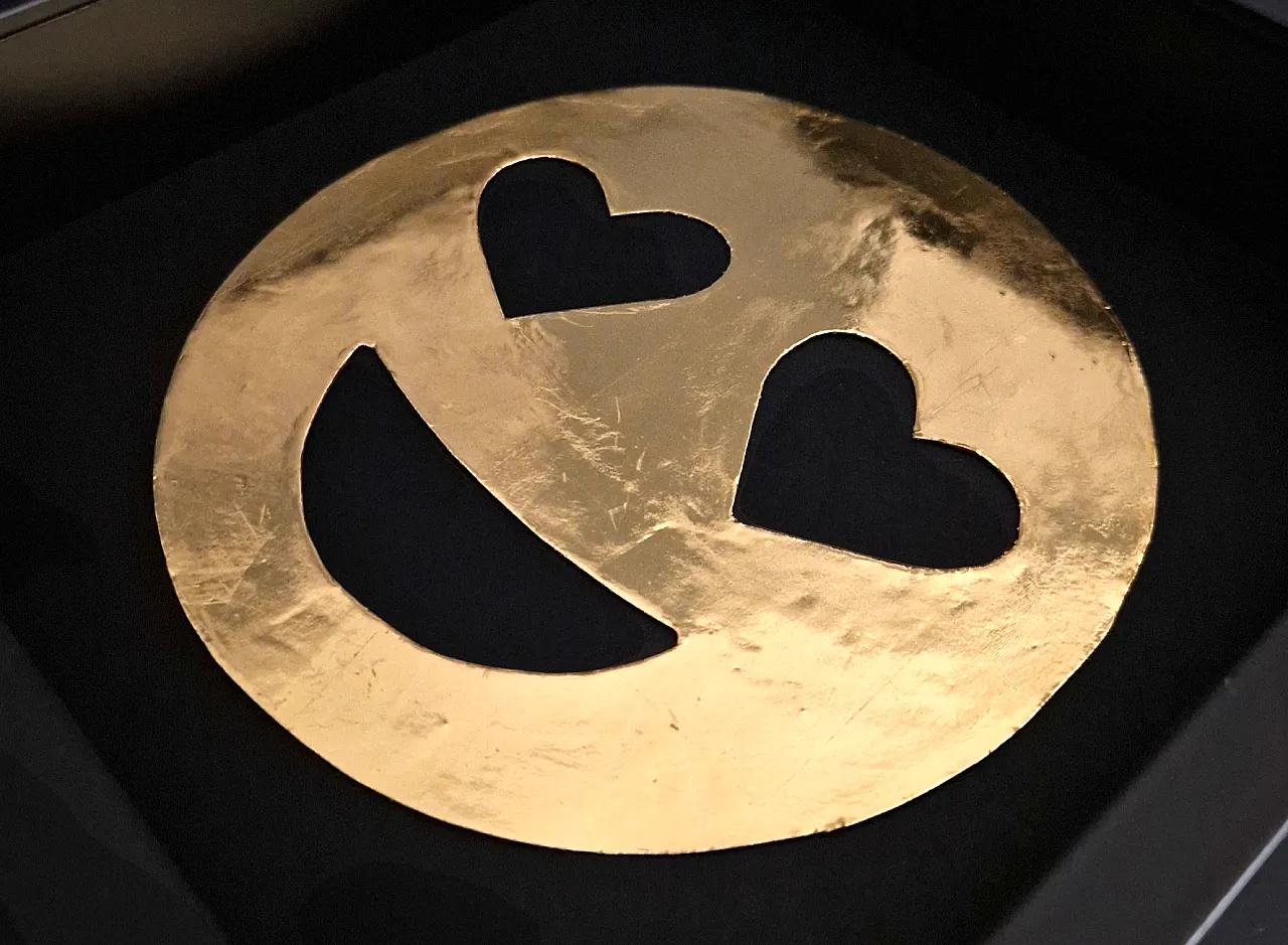 Smiley in Love emoticon 23kt gold plated in frame PopArt 6