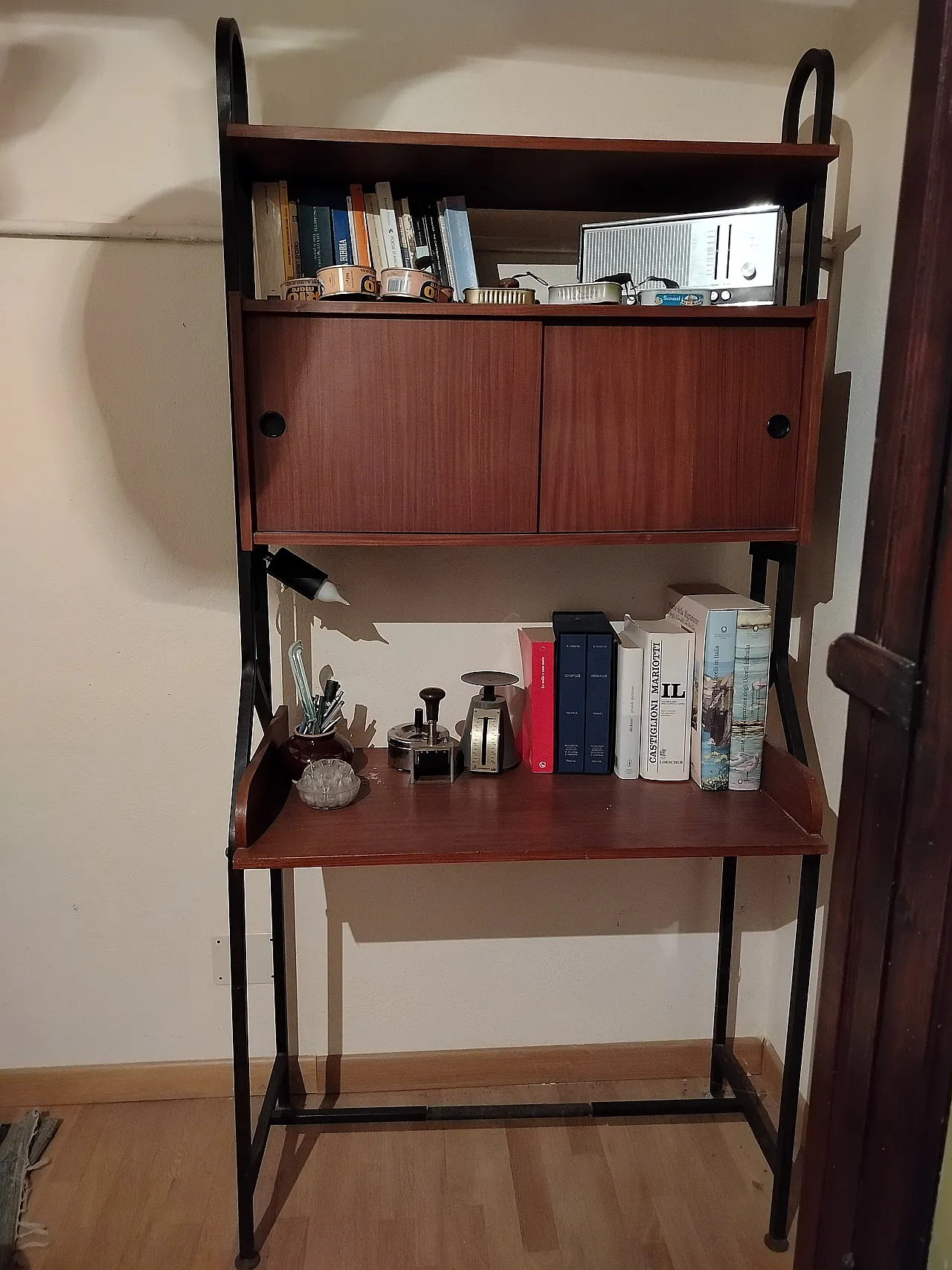 Scrittoio in ferro e legno, anni '60 1