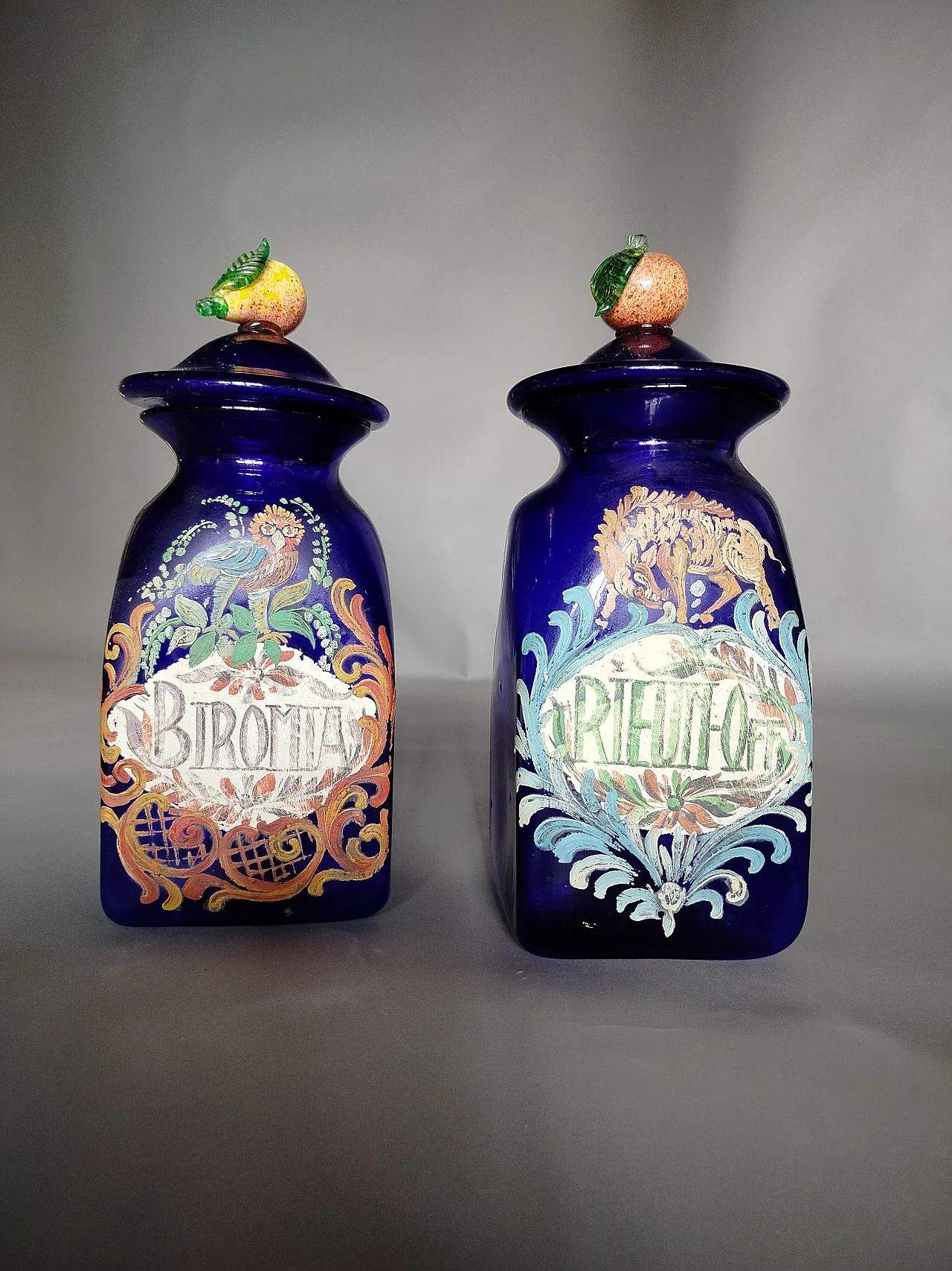 Coppia di vasi in stile farmacia in vetro soffiato, primo '900 1