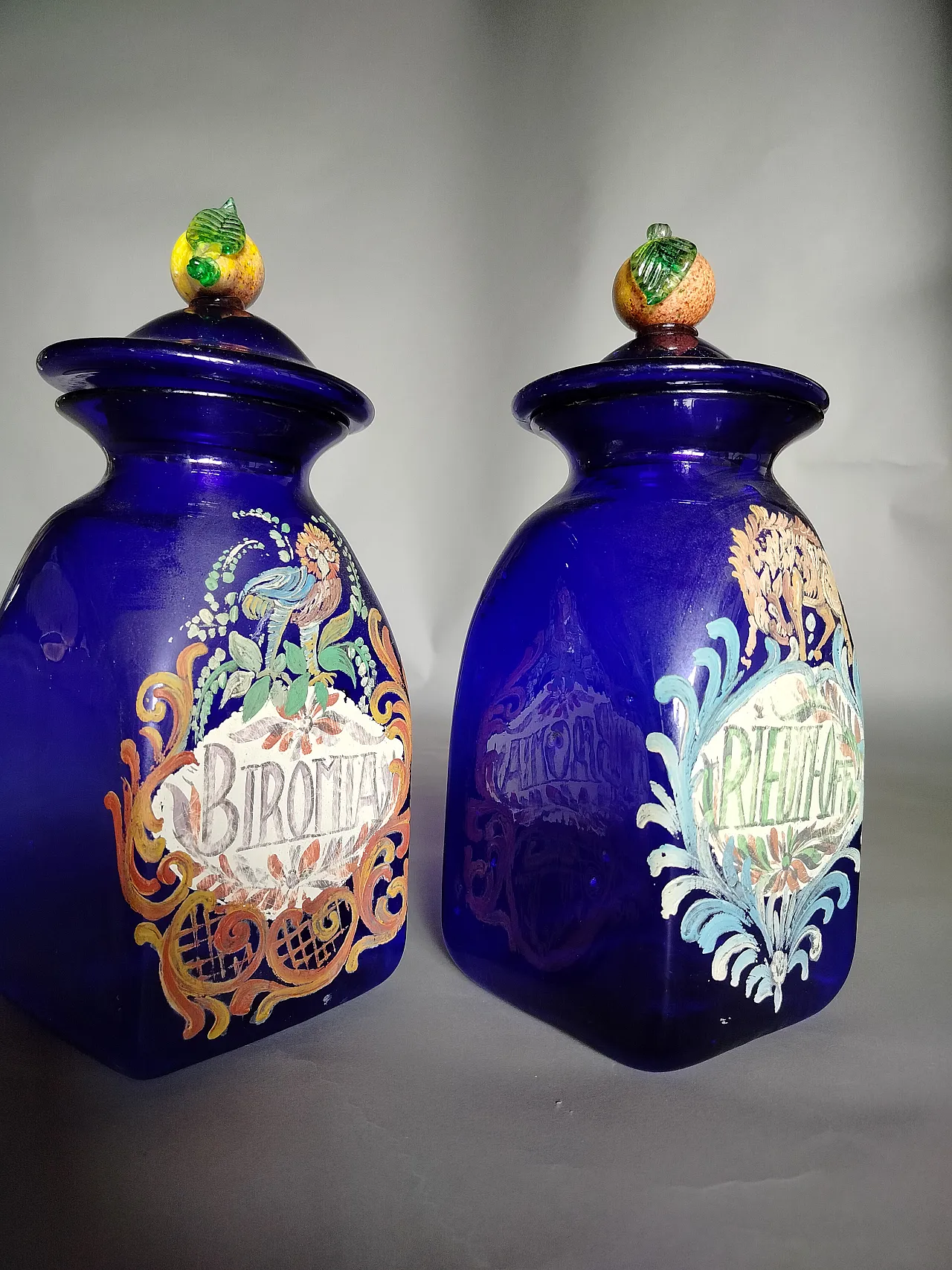 Coppia di vasi in stile farmacia in vetro soffiato, primo '900 4