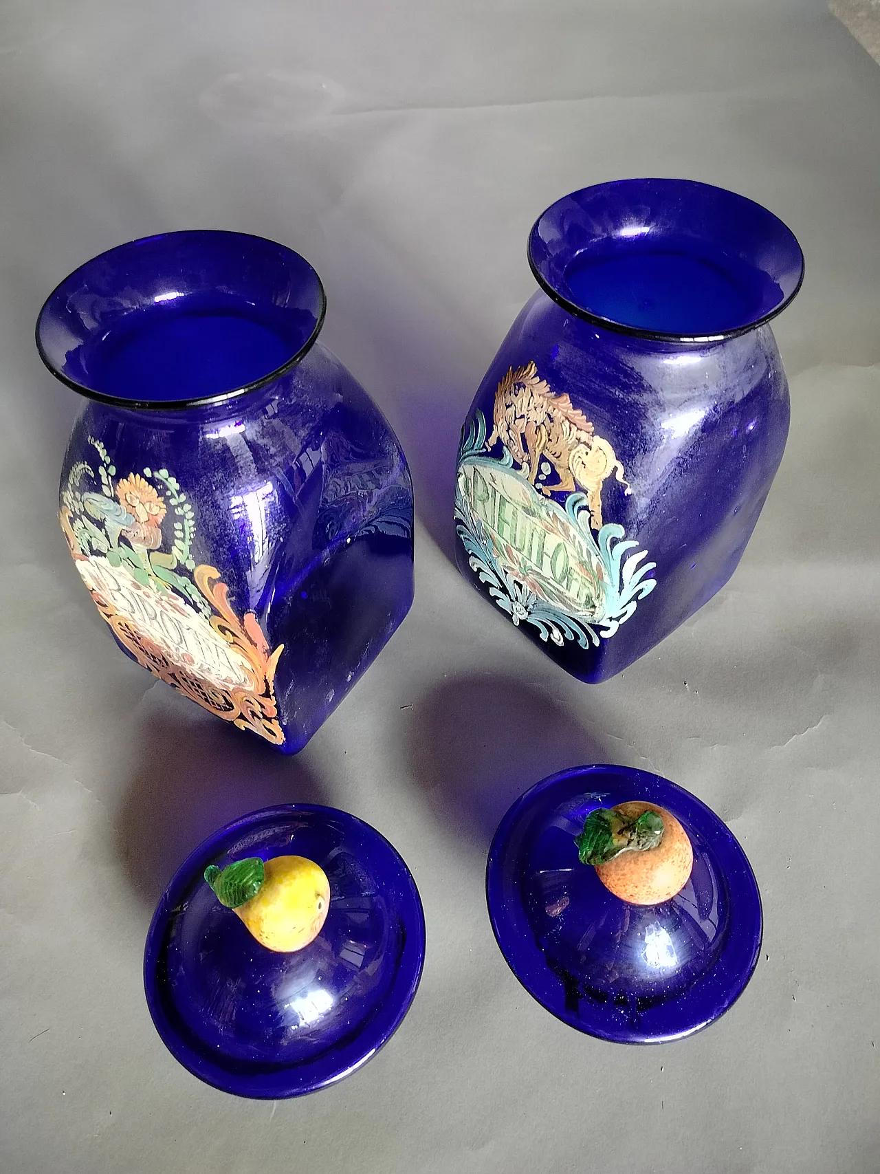 Coppia di vasi in stile farmacia in vetro soffiato, primo '900 6