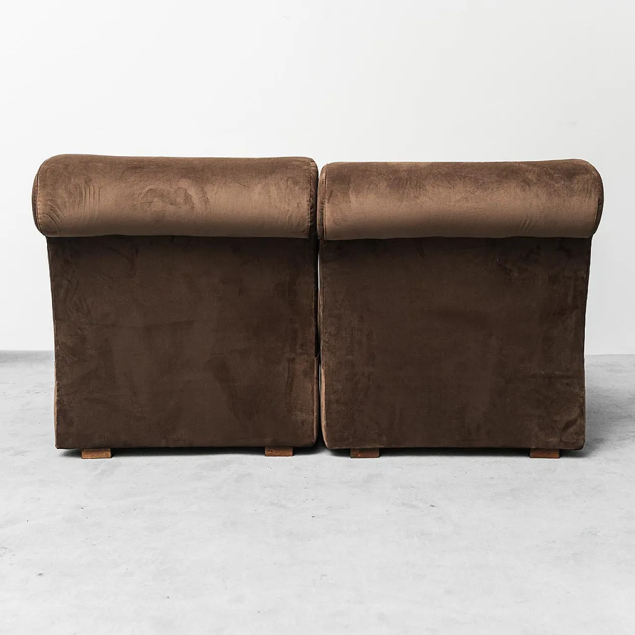 Pair of brown velvet armchairs, 70s 9