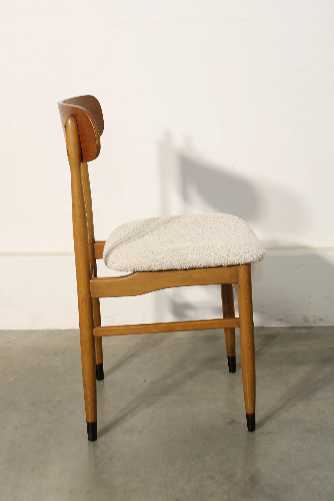 6 chairs in beech beige bouclé, 1960s 5