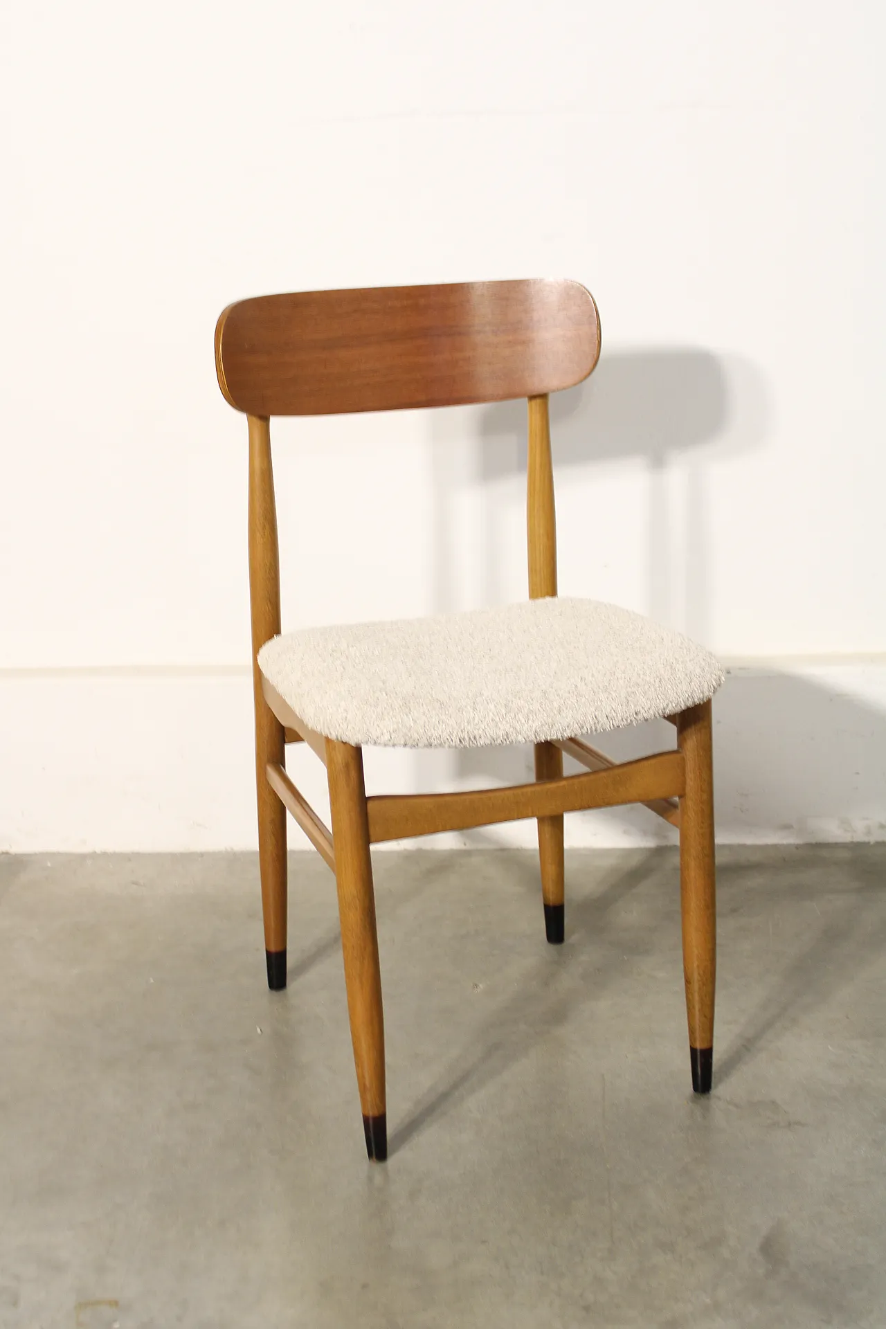 6 chairs in beech beige bouclé, 1960s 6