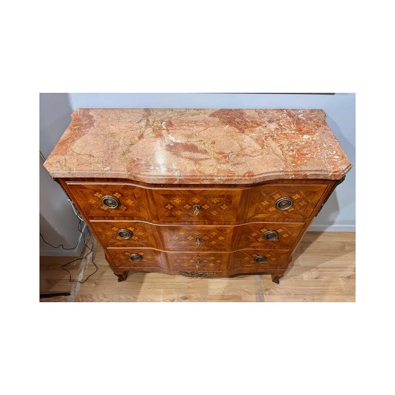 Cassettone placcato in varie essenze con intarsi a quadrifoglio, '700 4