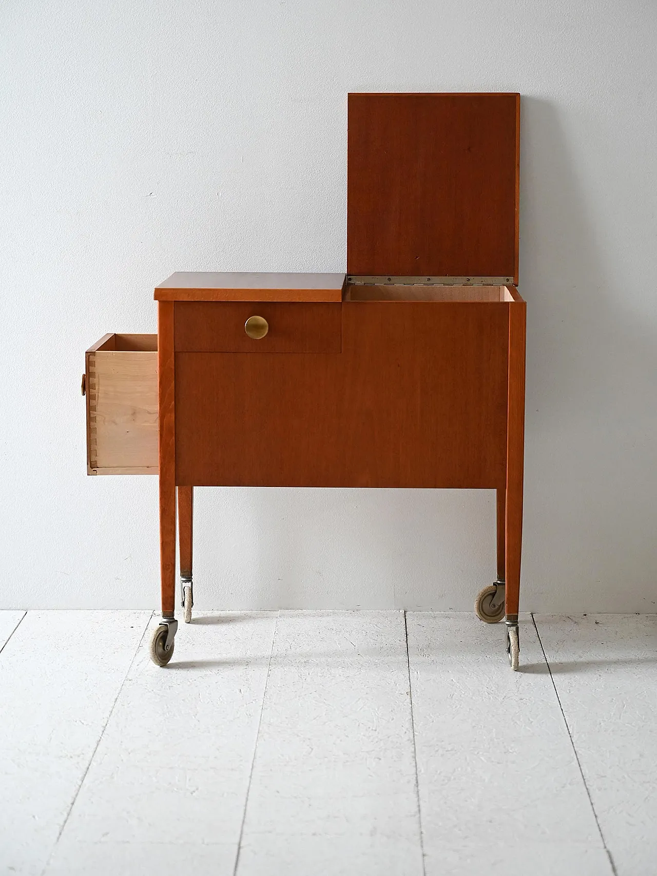 Scandinavian content trolley in mahogany, 50s 3