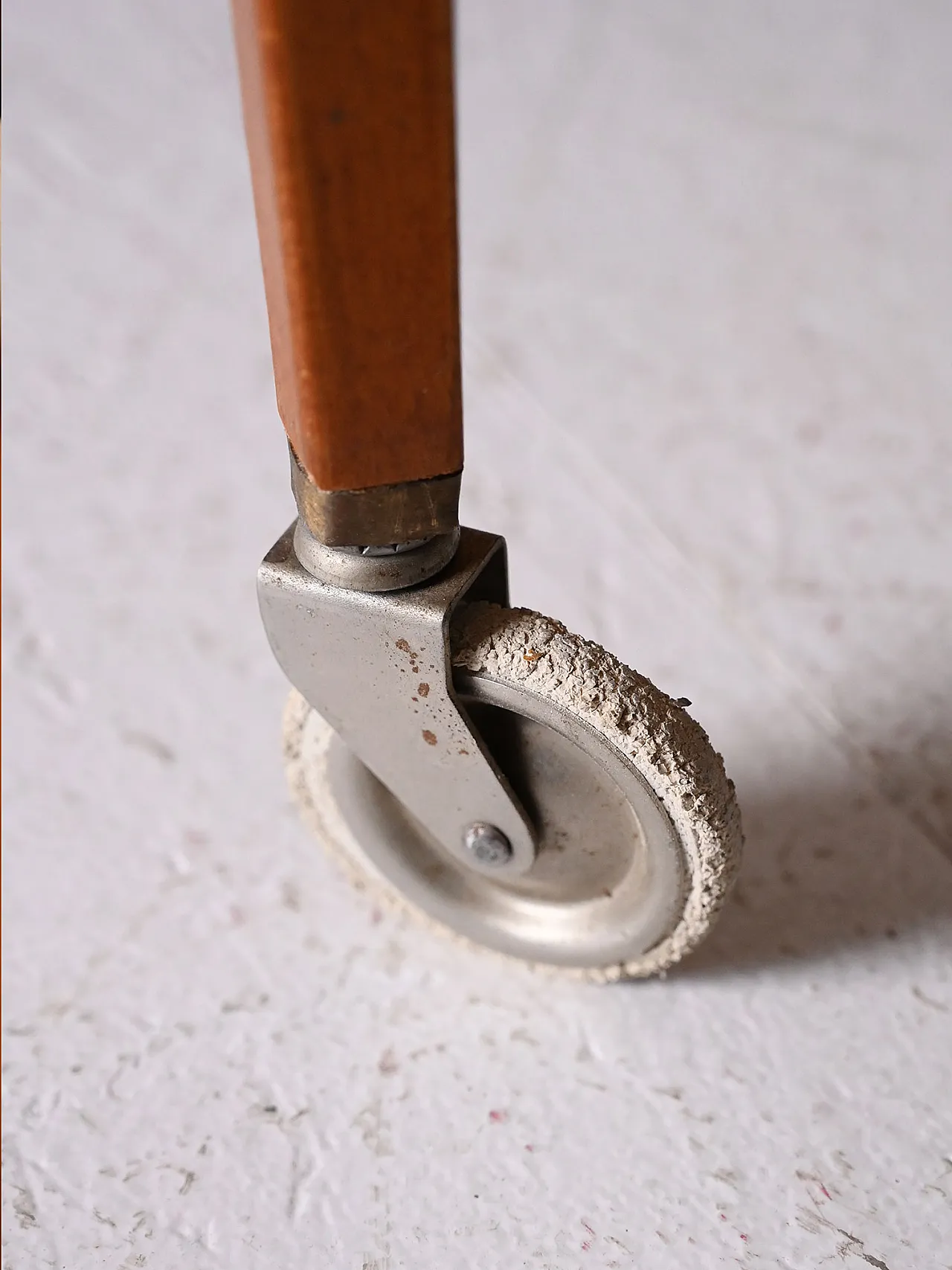 Scandinavian content trolley in mahogany, 50s 8