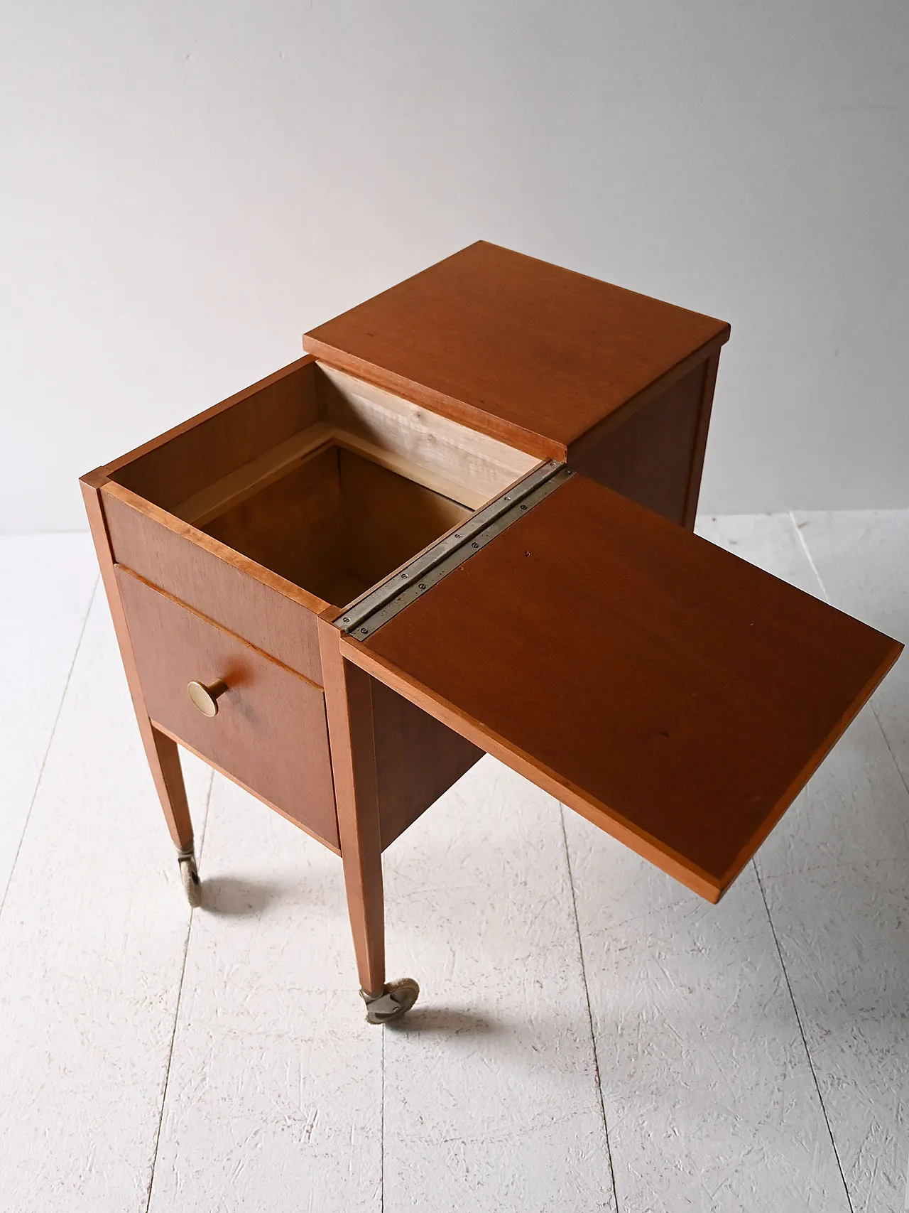 Scandinavian content trolley in mahogany, 50s 9