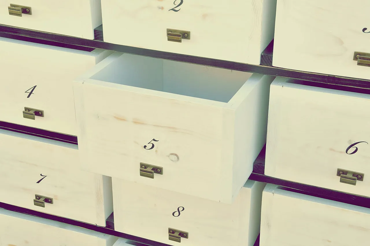 Cassettiera con 12 cassetti, anni 2000 4