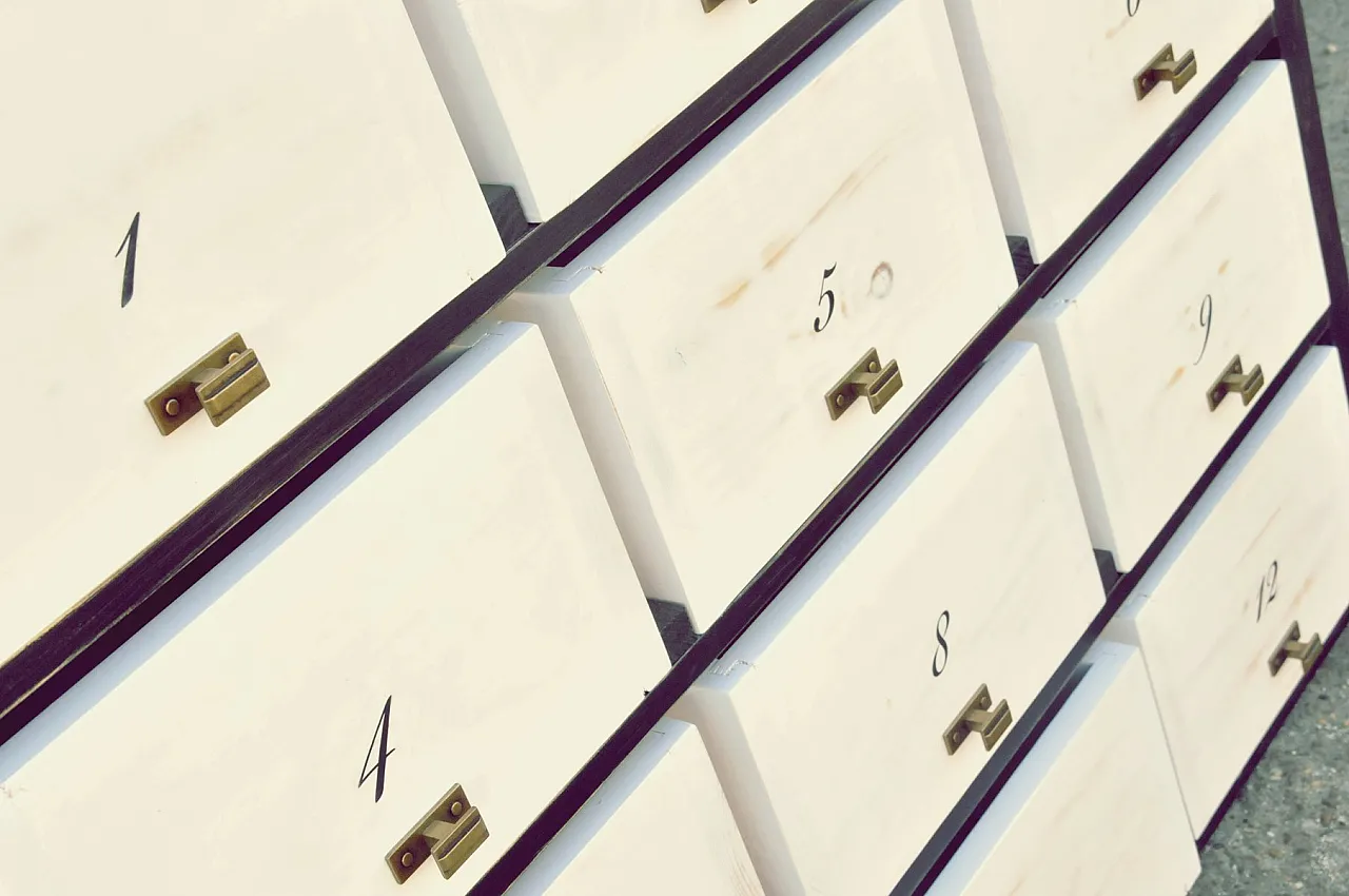 Cassettiera con 12 cassetti, anni 2000 8