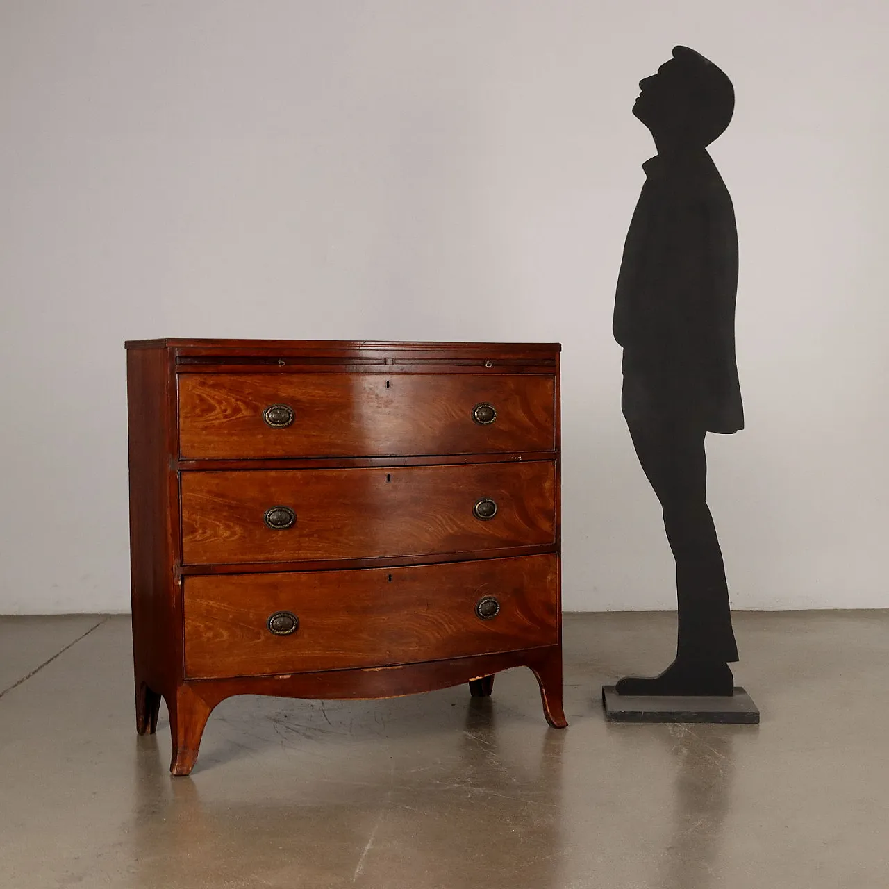 Dresser with three drawers in mahogany with wavy legs, 18th century 2