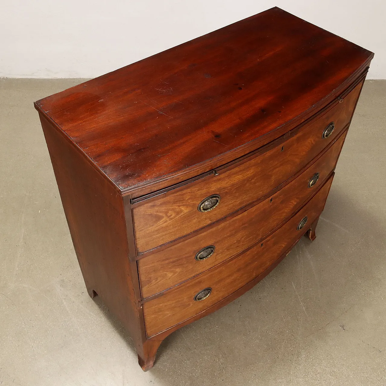 Dresser with three drawers in mahogany with wavy legs, 18th century 3