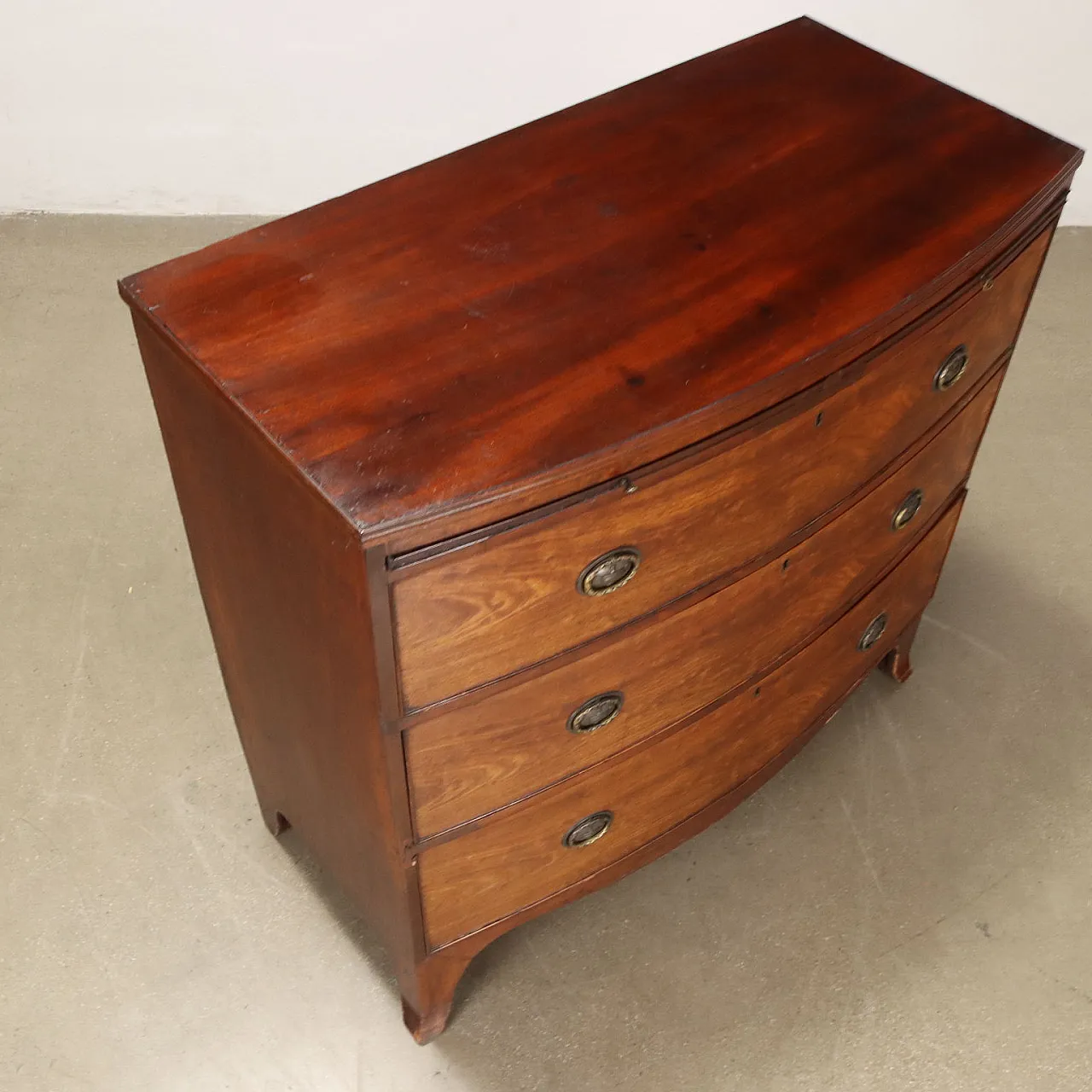 Dresser with three drawers in mahogany with wavy legs, 18th century 4