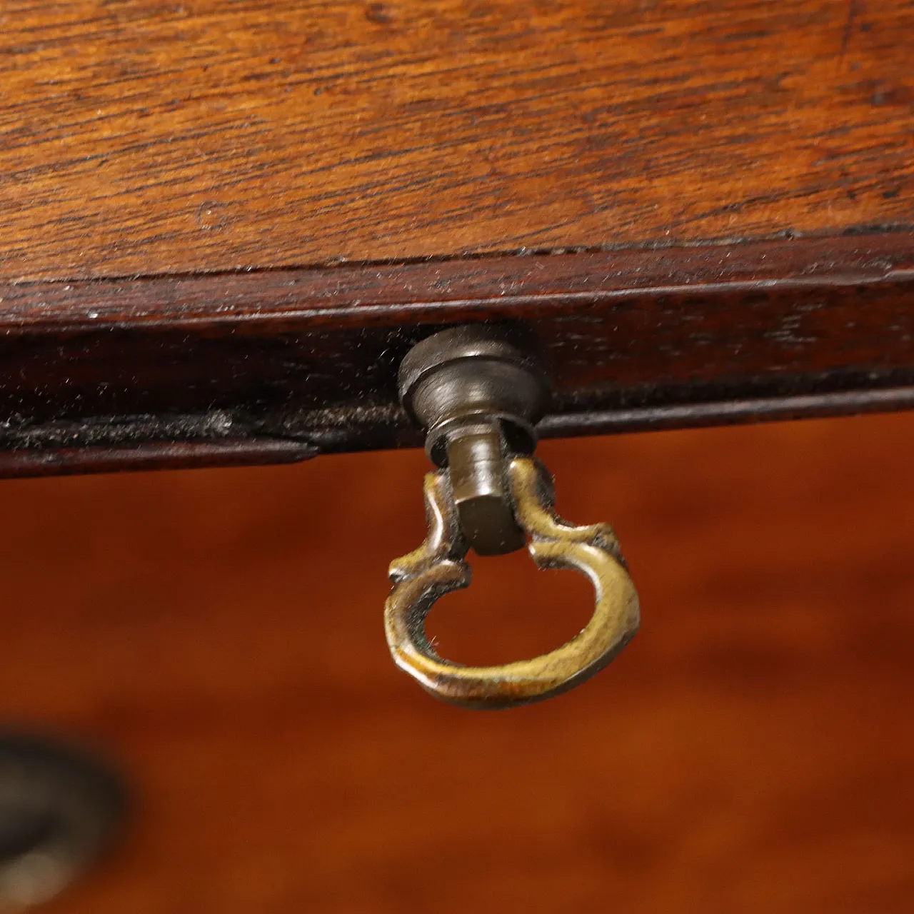 Dresser with three drawers in mahogany with wavy legs, 18th century 6