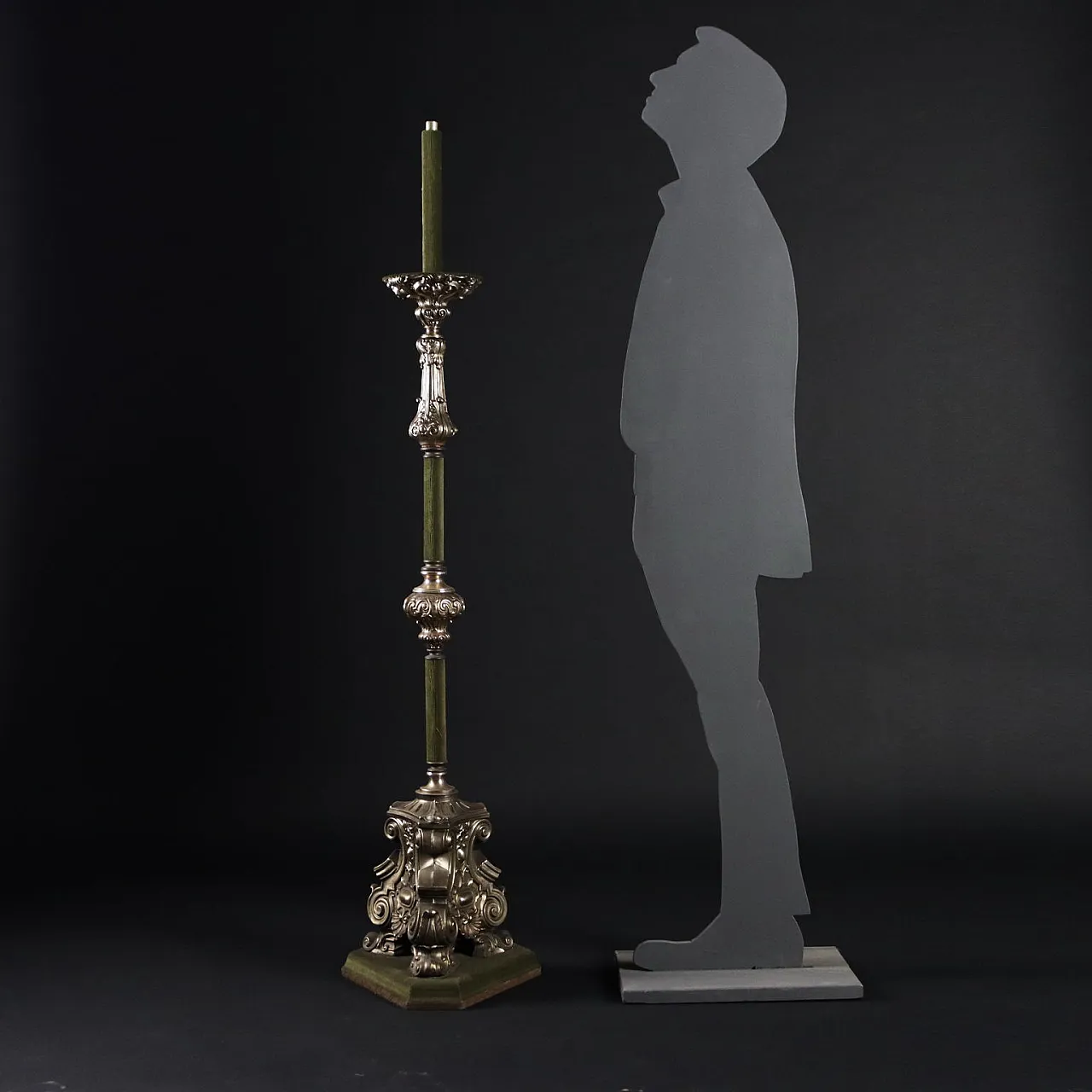 Candeliere in lamierino argentato e tessuto verde, inizio '900 2